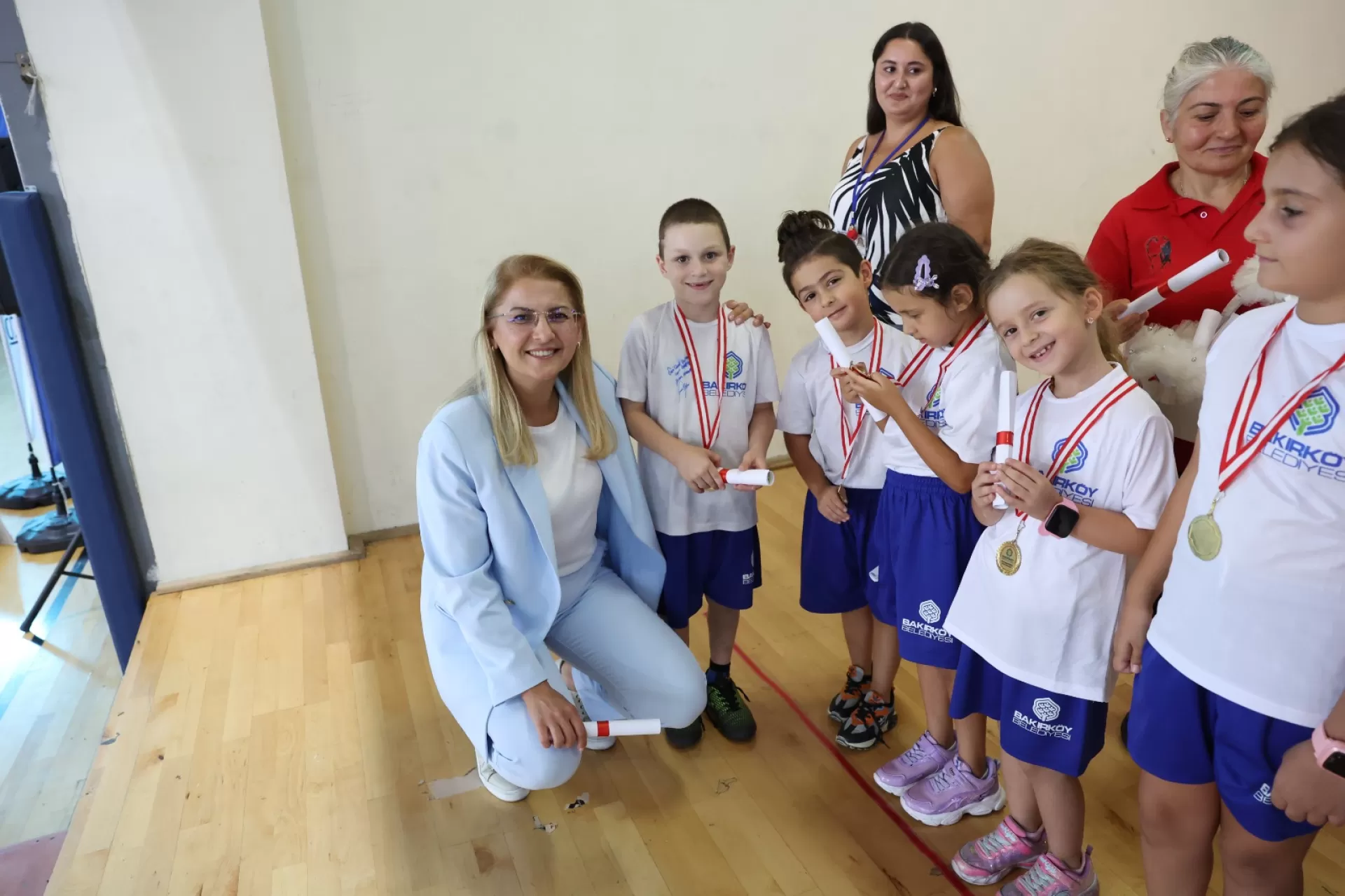 BAKIRKÖY BELEDİYESİ YAZ SPOR OKULLARINA GÖRKEMLİ KAPANIŞ