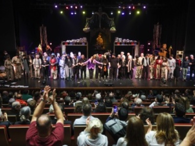 “EŞEĞİN GÖLGESİ” BAKIRKÖY’DE GÖRKEMLİ GALA İLE SAHNELENDİ