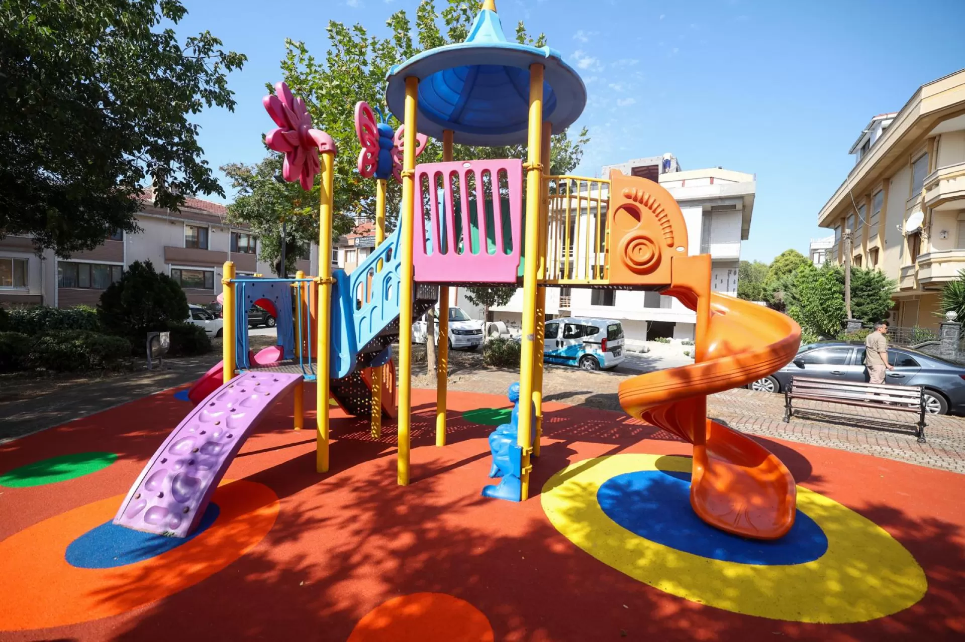 BAKIRKÖY’ÜN PARKLARI YENİLENDİ