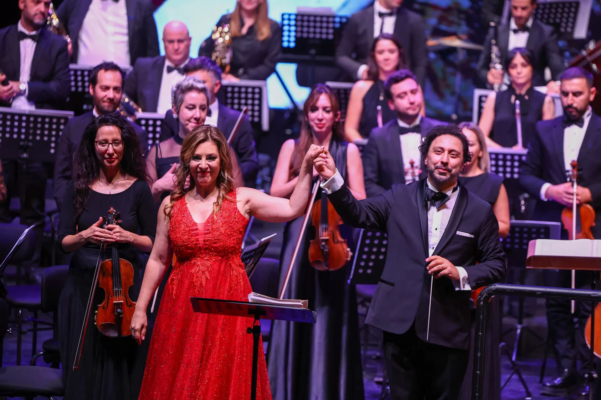 EFSANE SOPRANO LEYLA GENCER BAKIRKÖY’DE ANILDI