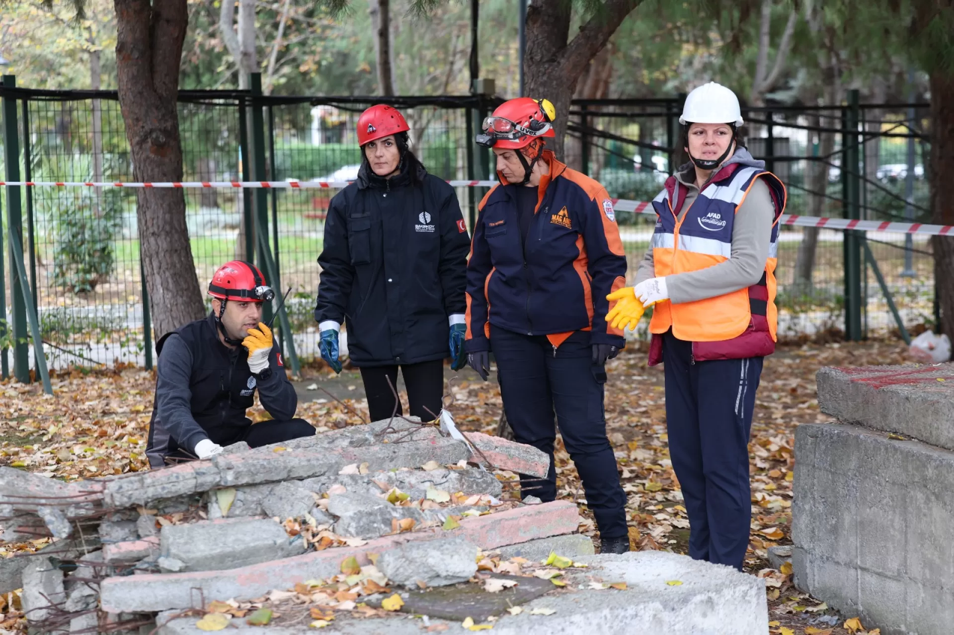 BAKIRKÖY BELEDİYESİ ‘AFETE HAZIRLIK GÜNÜ’NDE TATBİKAT GERÇEKLEŞTİRDİ