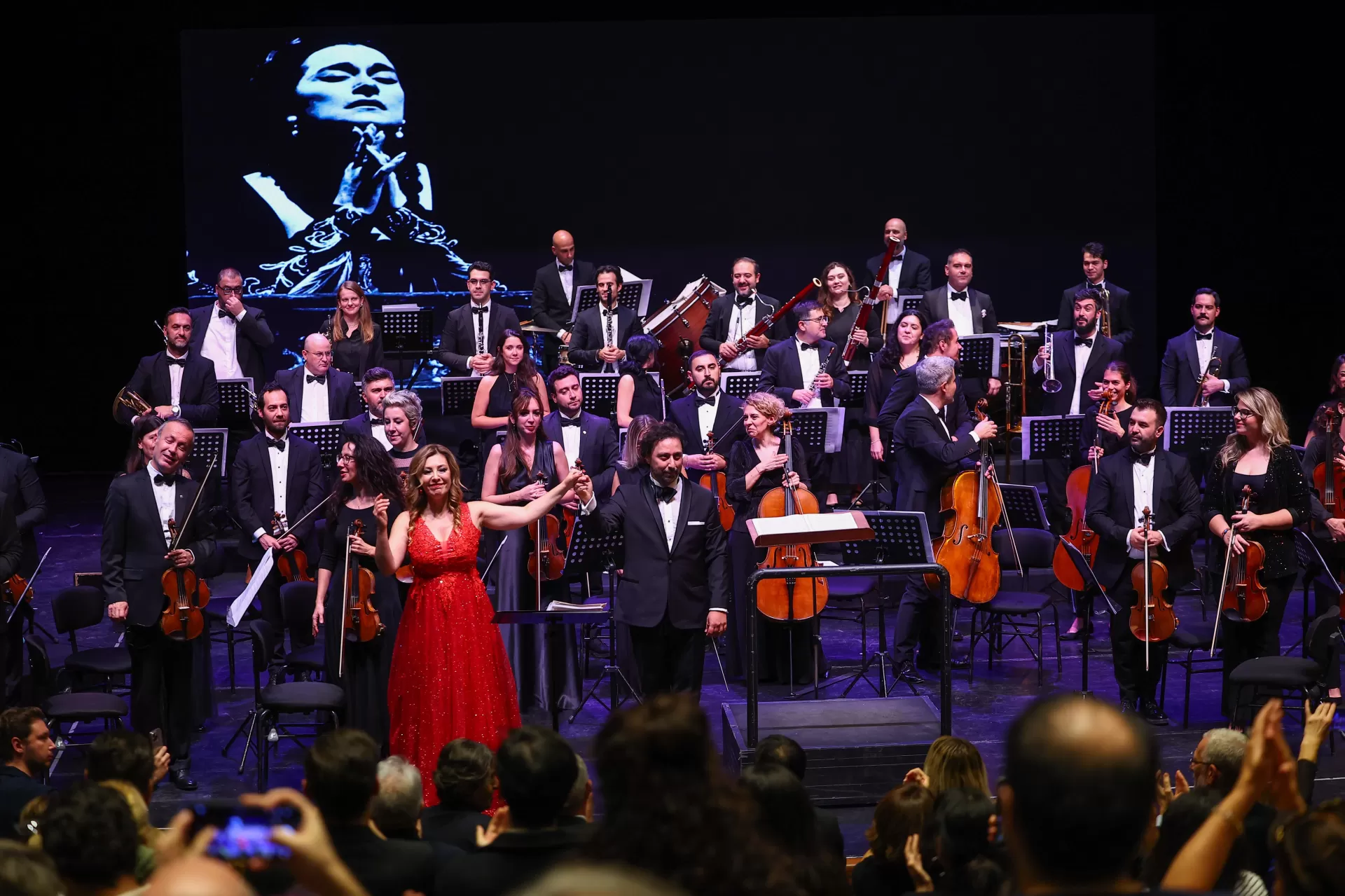 EFSANE SOPRANO LEYLA GENCER BAKIRKÖY’DE ANILDI