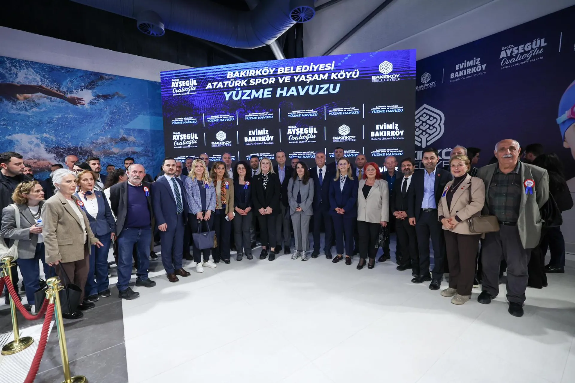 BAKIRKÖY BELEDİYESİ YÜZME HAVUZU YENİLENEN YÜZÜYLE AÇILDI