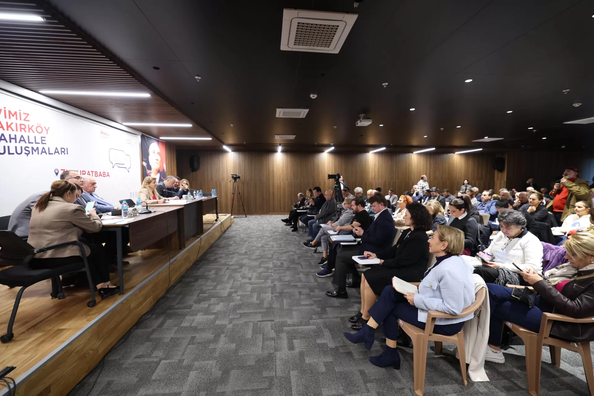 BAŞKAN OVALIOĞLU, ZUHURATBABA MAHALLESİ SAKİNLERİYLE BİR ARAYA GELDİ