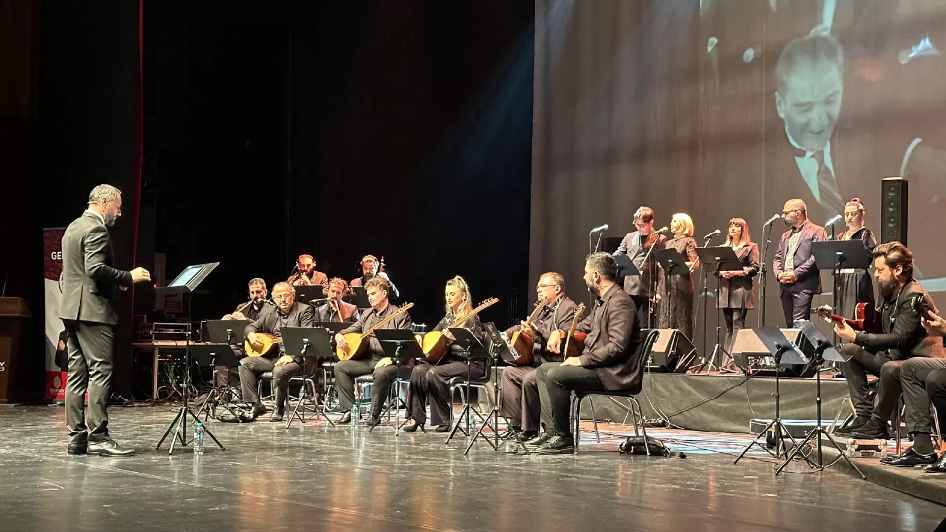 BAKIRKÖY’DE CUMHURİYET COŞKUSU TÜRK HALK MÜZİĞİ KONSERİYLE BAŞLADI