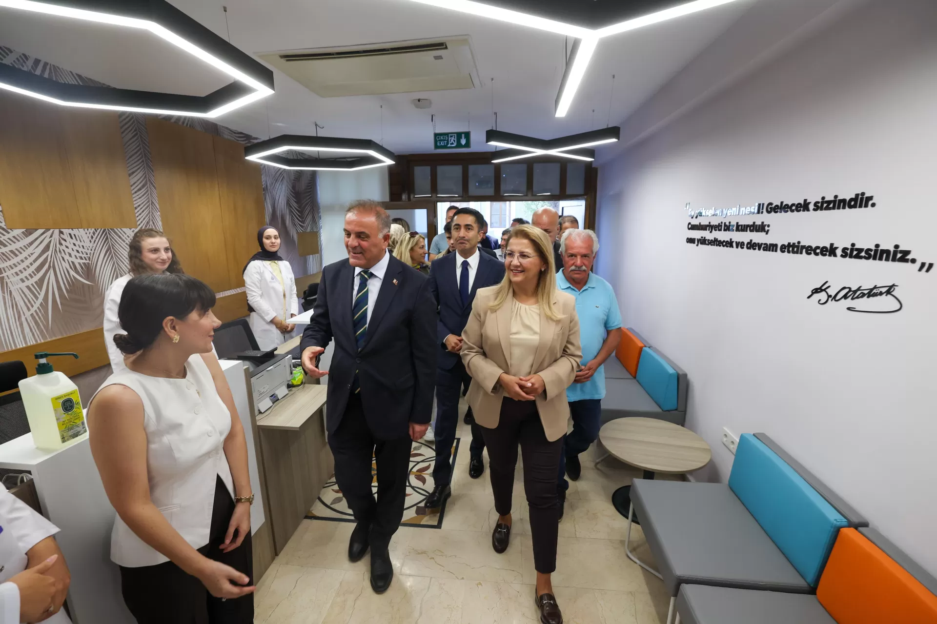 BAŞKAN OVALIOĞLU VE İBB BAŞKAN VEKİLİ ASLAN, ÖĞRENCİLERLE BULUŞTU