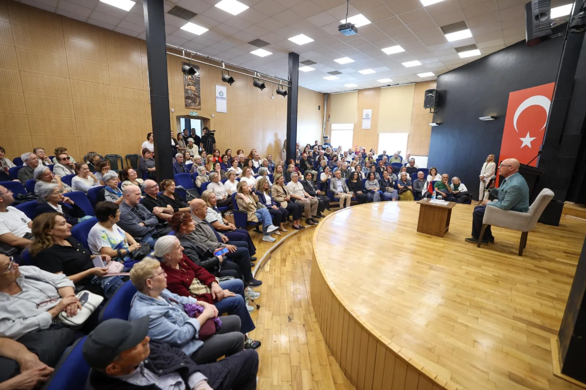 EROL MÜTERCİMLER, “21. YÜZYIL VE CUMHURİYET”İ BAKIRKÖY’DE ANLATTI