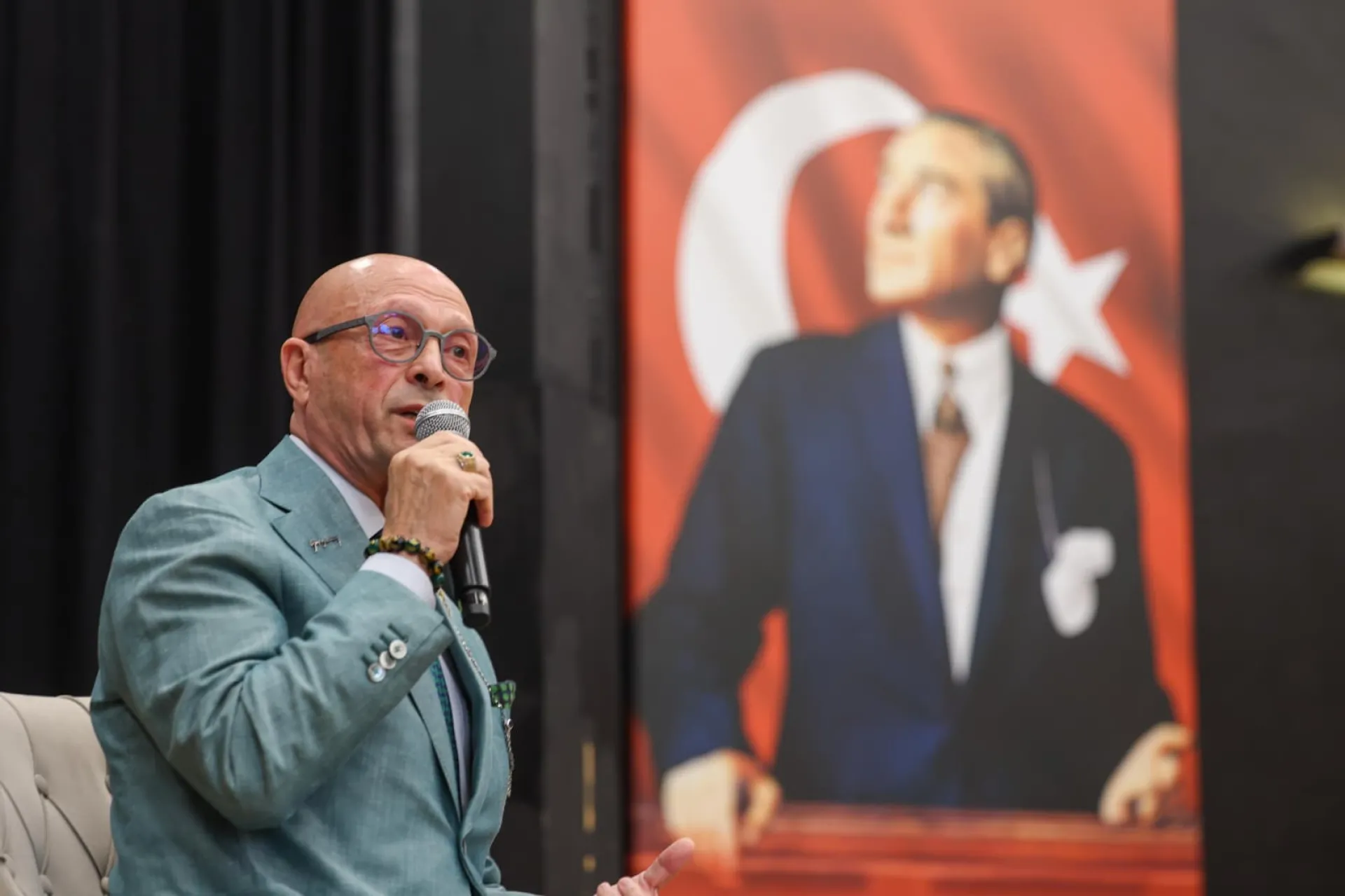 EROL MÜTERCİMLER, “21. YÜZYIL VE CUMHURİYET”İ BAKIRKÖY’DE ANLATTI