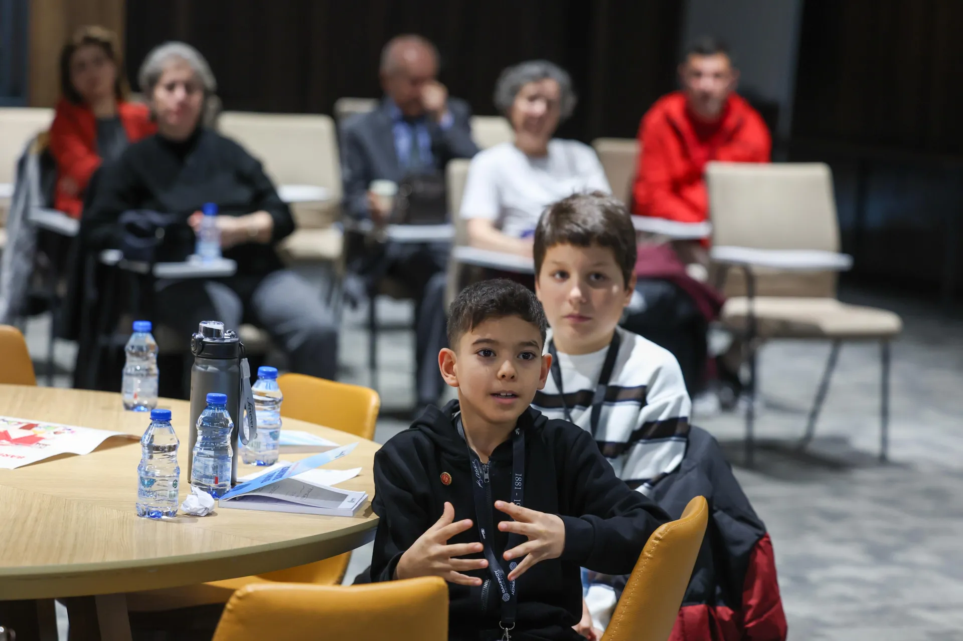 BAKIRKÖY’ÜN MİNİK MECLİS ÜYELERİ “YUVARLAK MASA”DA TOPLANDI
