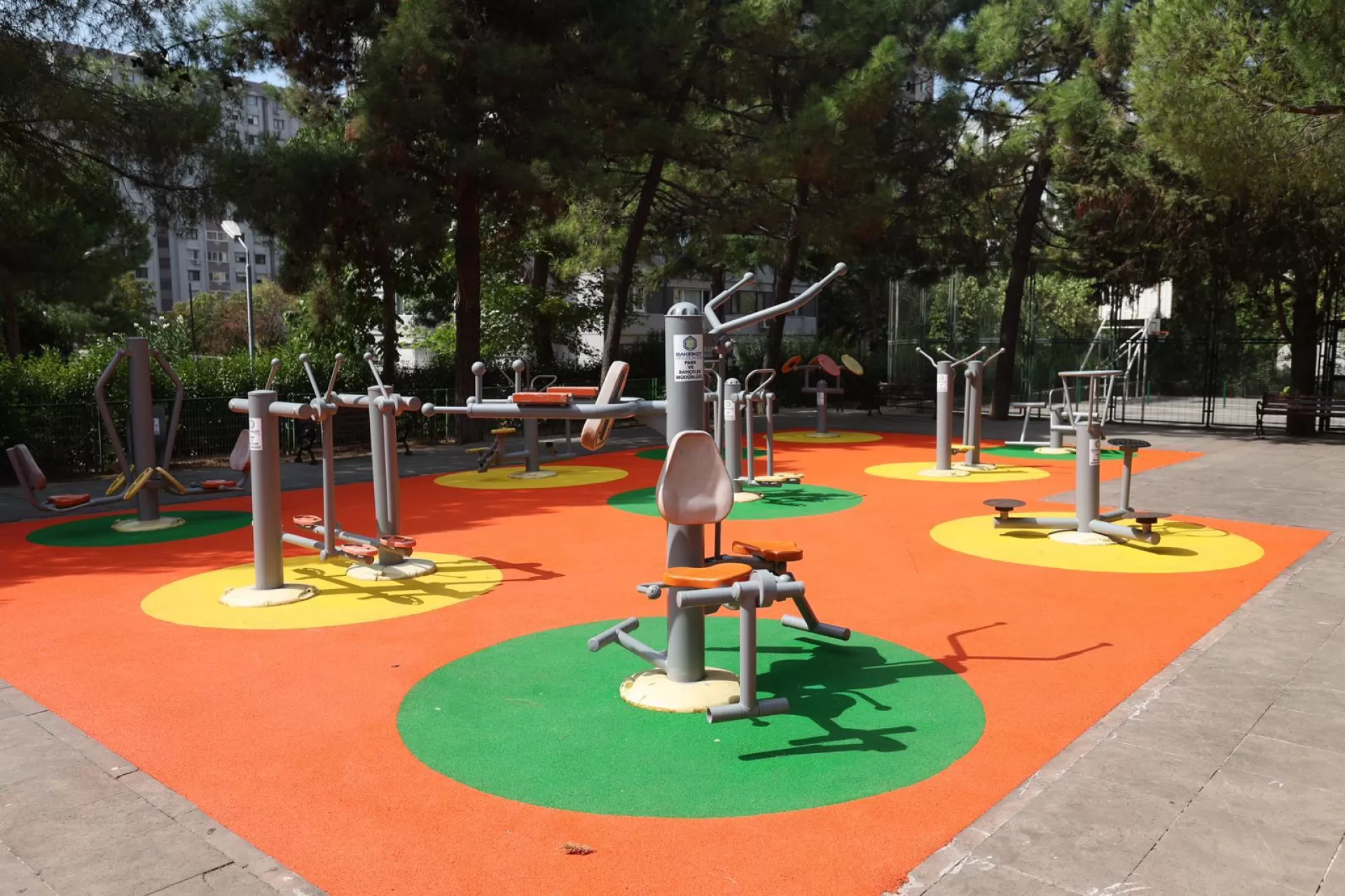 BAKIRKÖY’ÜN PARKLARI YENİLENDİ