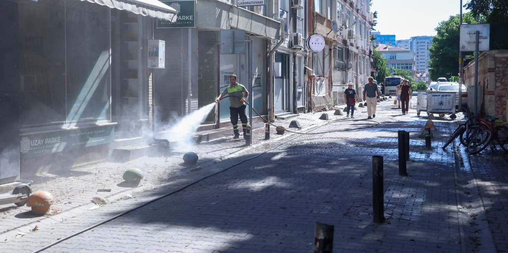 Toplu Temizlik Seferberliği Diğer Mahallelerimizde de Devam Edecek