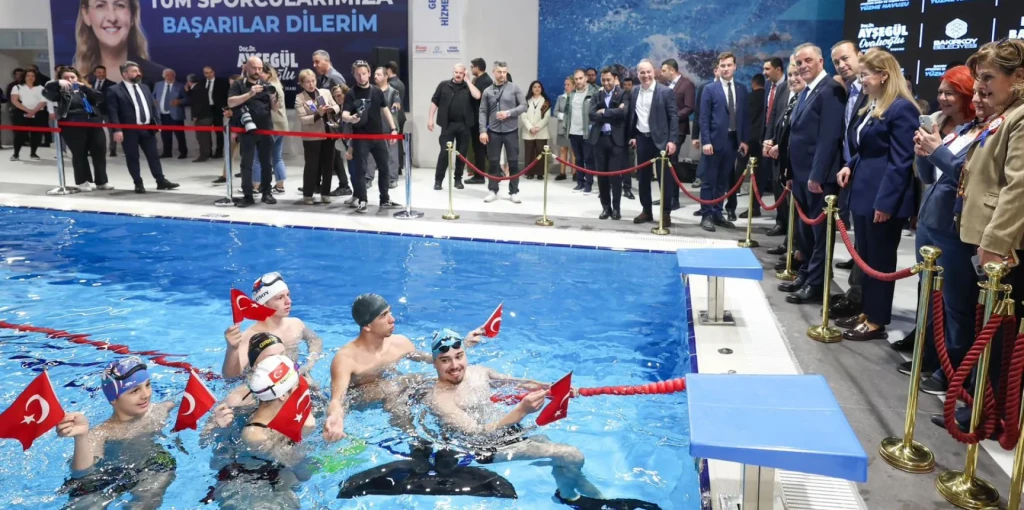 Kapalı Yüzme Havuzu Modern Yüzüyle Yeniden Hizmette