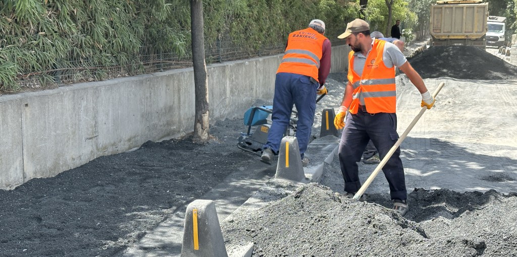 Yamaç Sokakta Yol Ve Tretuvar Çalışması