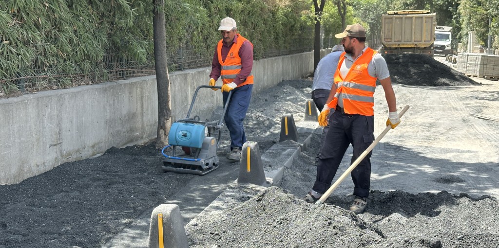 Yamaç Sokakta Yol Ve Tretuvar Çalışması