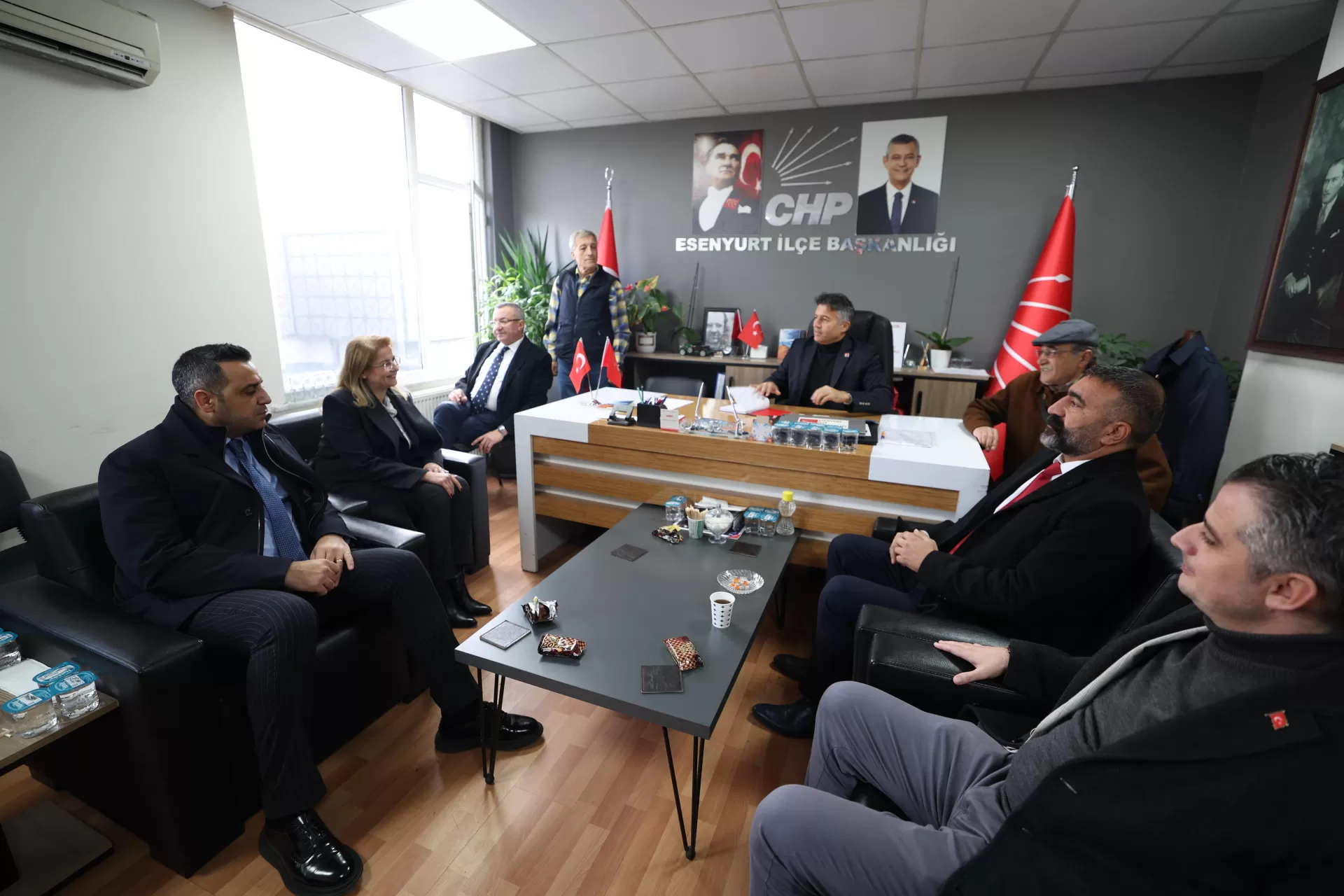 BAŞKAN OVALIOĞLU ESENYURT’TA DEMOKRASİ NÖBETİ TUTTU