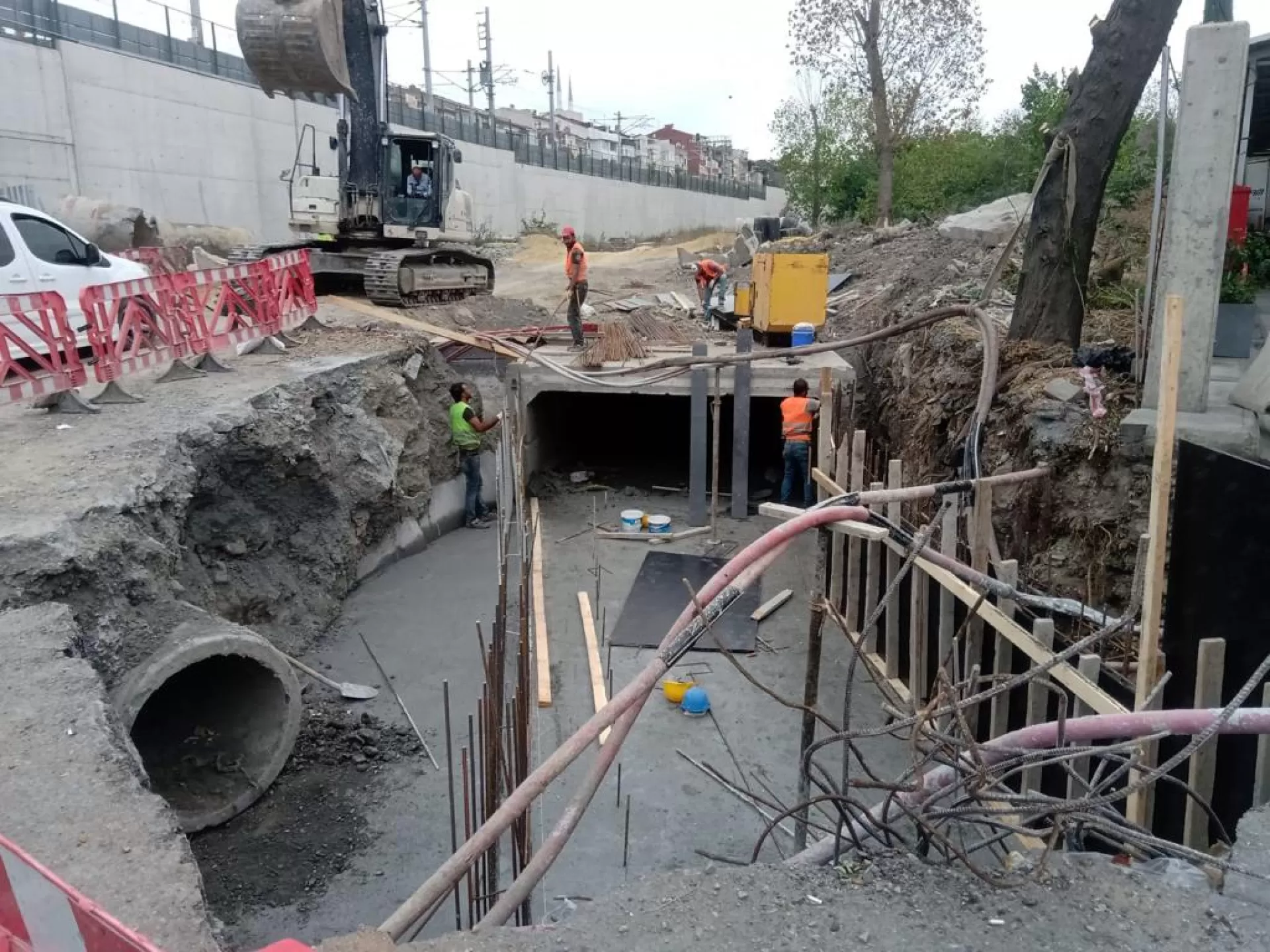 BAKIRKÖY BELEDİYESİ’NİN İSKİ İLE GERÇEKLEŞTİRDİĞİ ÇALIŞMALAR KAPSAMINDA SU BASKINLARI TARİHE KARIŞIYOR!