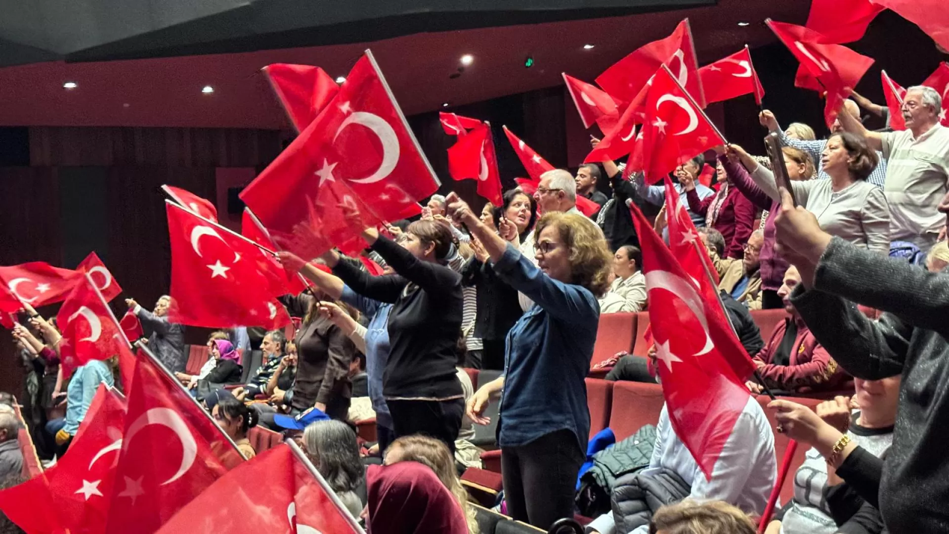 BAKIRKÖY’DE CUMHURİYET COŞKUSU TÜRK HALK MÜZİĞİ KONSERİYLE BAŞLADI