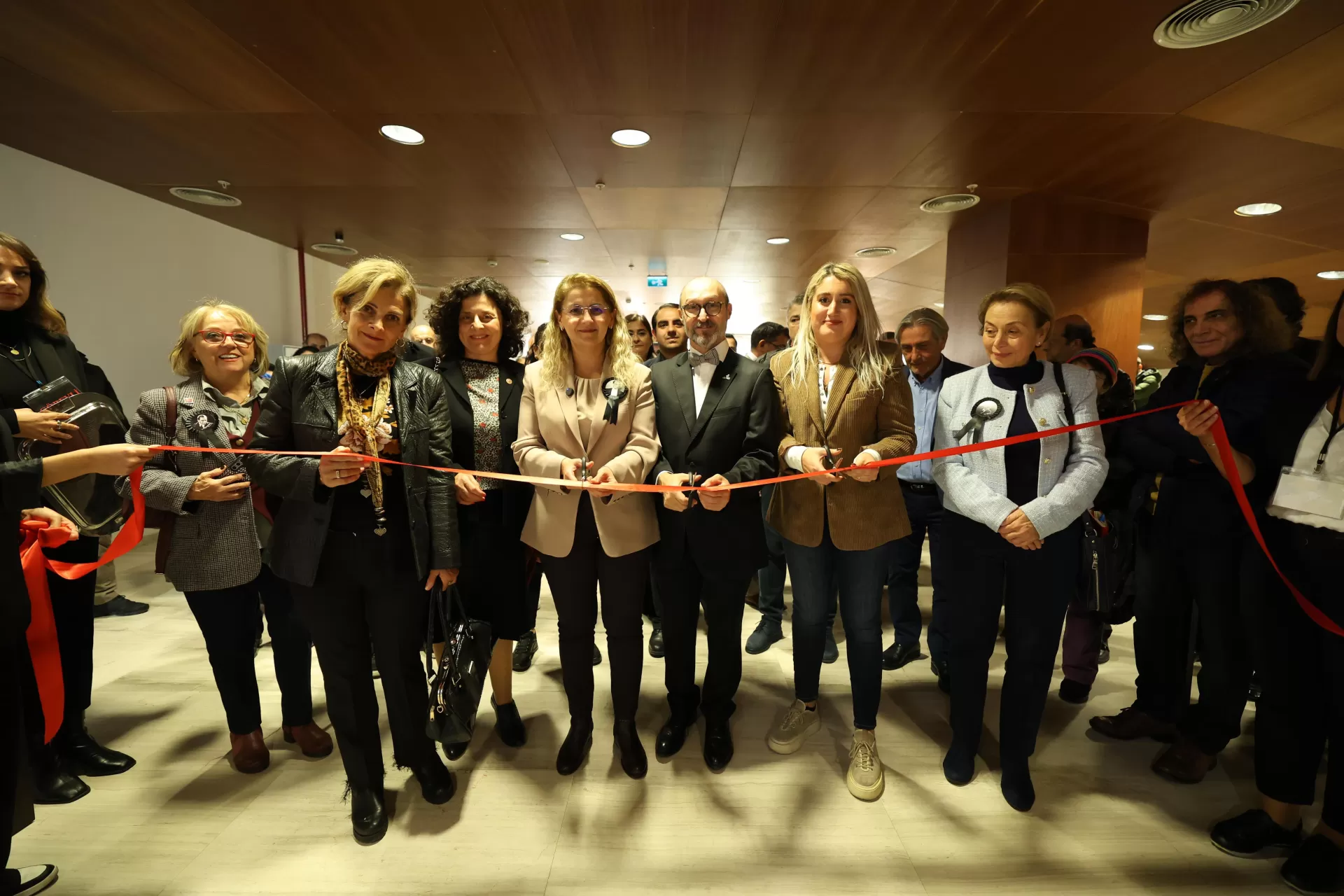 BAKIRKÖY’DE 10 KASIM SERGİSİ VE ATA’NIN EN SEVDİĞİ TÜRKÜLER KONSERİ DÜZENLENDİ