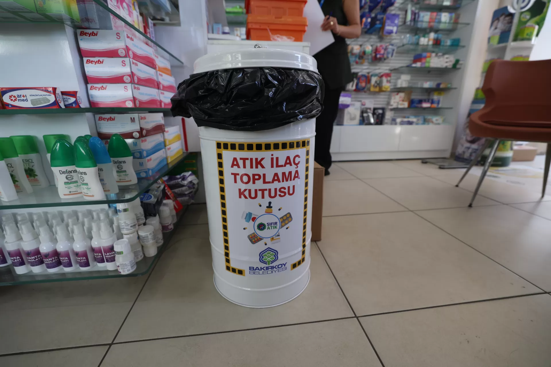 BAKIRKÖY’DE ATIK İLAÇLAR ECZANELERDE TOPLANIYOR