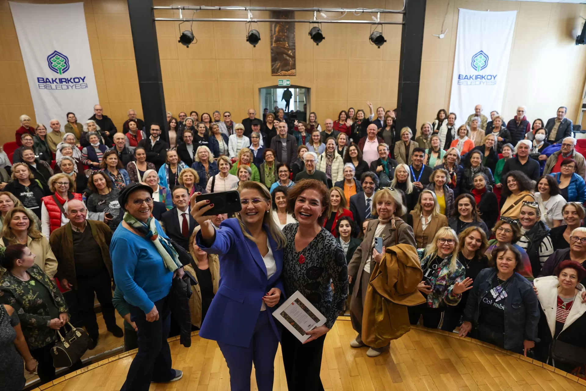 ÖZLEM GÜRSES BAKIRKÖY’DE “UMUDU” KONUŞTU