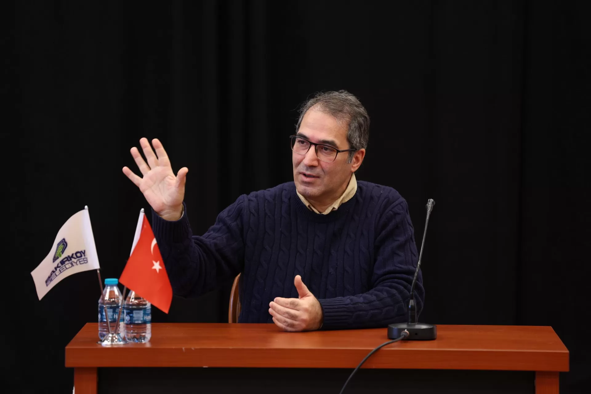 FUAT SEVİMAY BAKIRKÖY’DE “EDEBİYAT ÜZERİNE” KONUŞTU