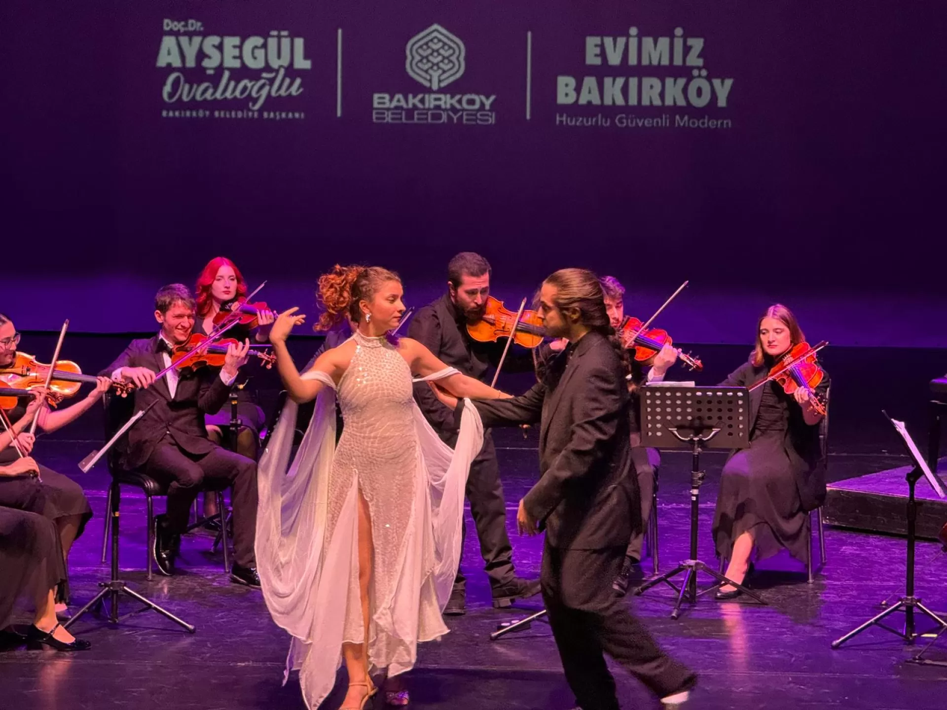 BAKIRKÖY’DE CUMHURİYET ÖĞRETMENLERİ İÇİN KONSER DÜZENLENDİ