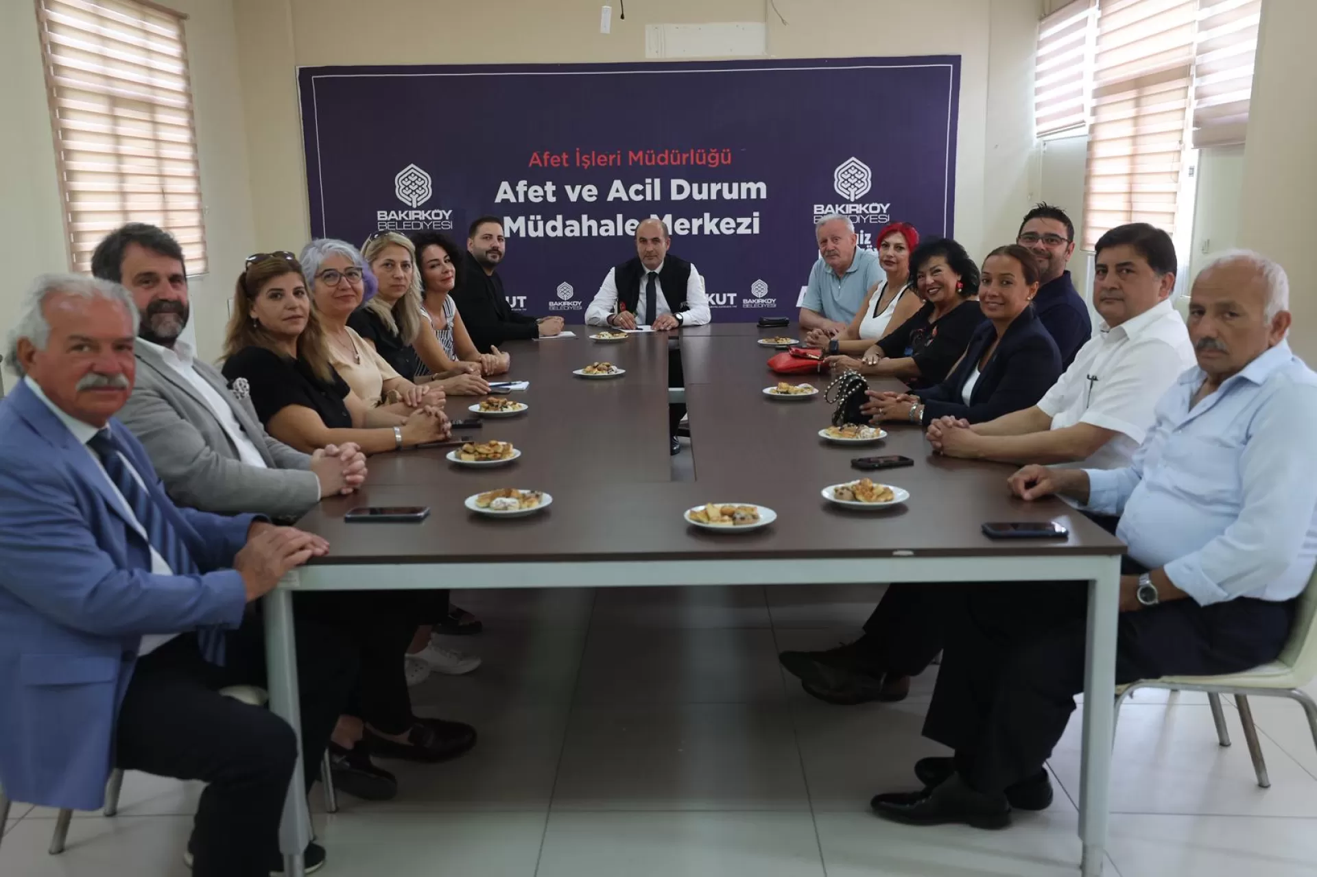 BAKIRKÖY’DE MUHTARLARLA DEPREM HAZIRLIK TOPLANTISI