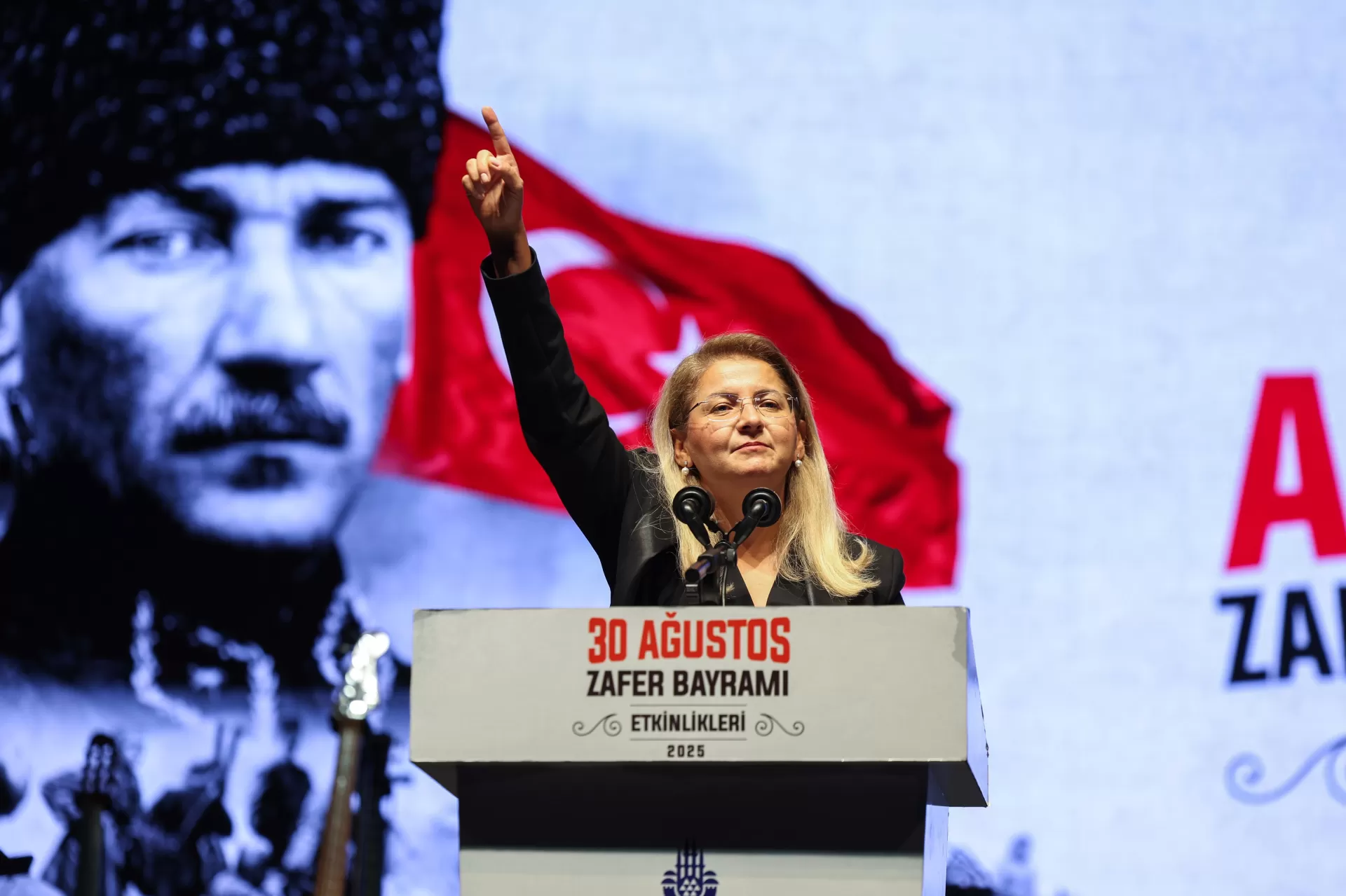 BÜYÜK ZAFER BAKIRKÖY’DE COŞKUYLA KUTLANDI