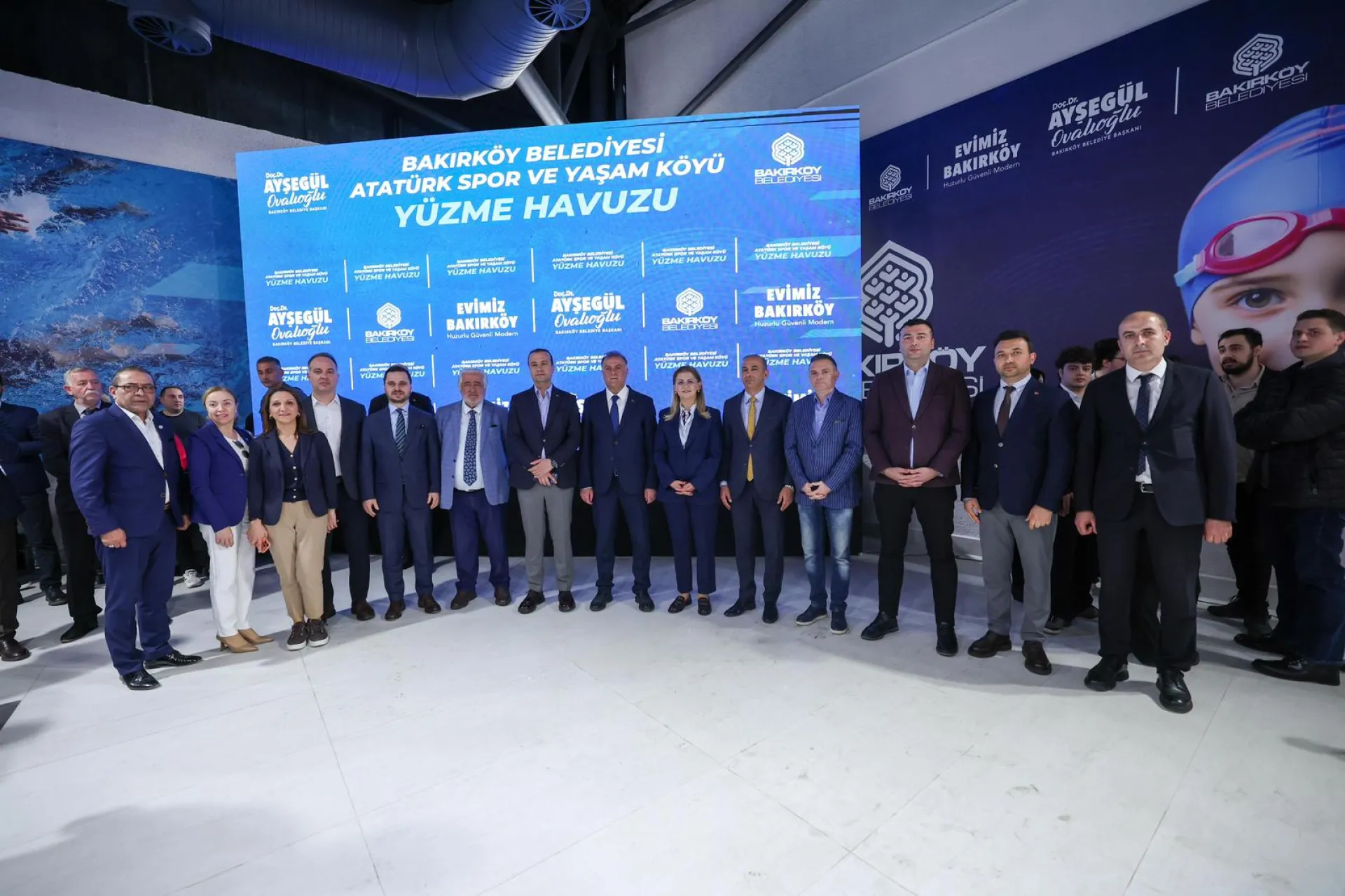 BAKIRKÖY BELEDİYESİ YÜZME HAVUZU YENİLENEN YÜZÜYLE AÇILDI