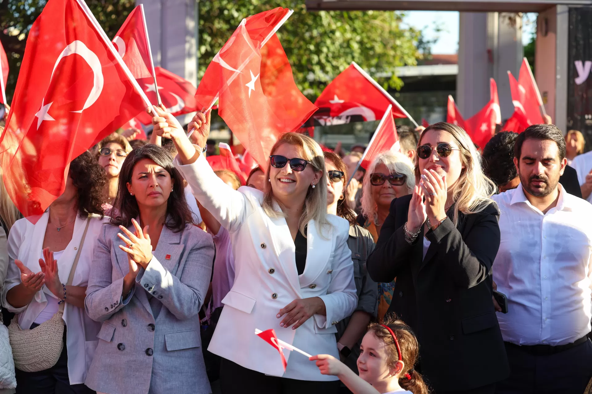 BÜYÜK ZAFER BAKIRKÖY’DE COŞKUYLA KUTLANDI