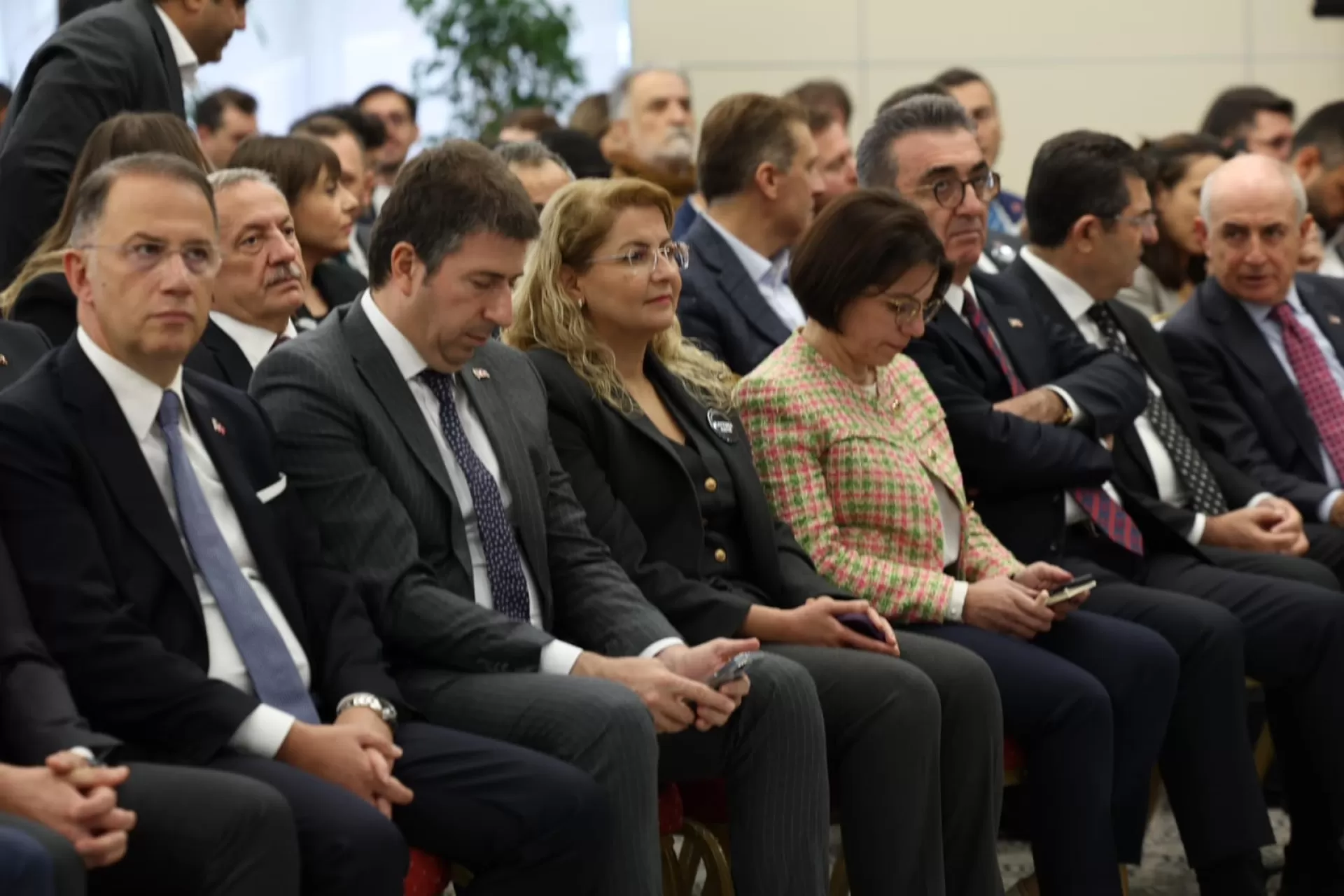 BAŞKAN OVALIOĞLU 25 BELEDİYE BAŞKANI ADINA KONUŞTU: İKTİDAR YÜRÜYÜŞÜMÜZDEN GERİ ADIM ATMAYACAĞIZ