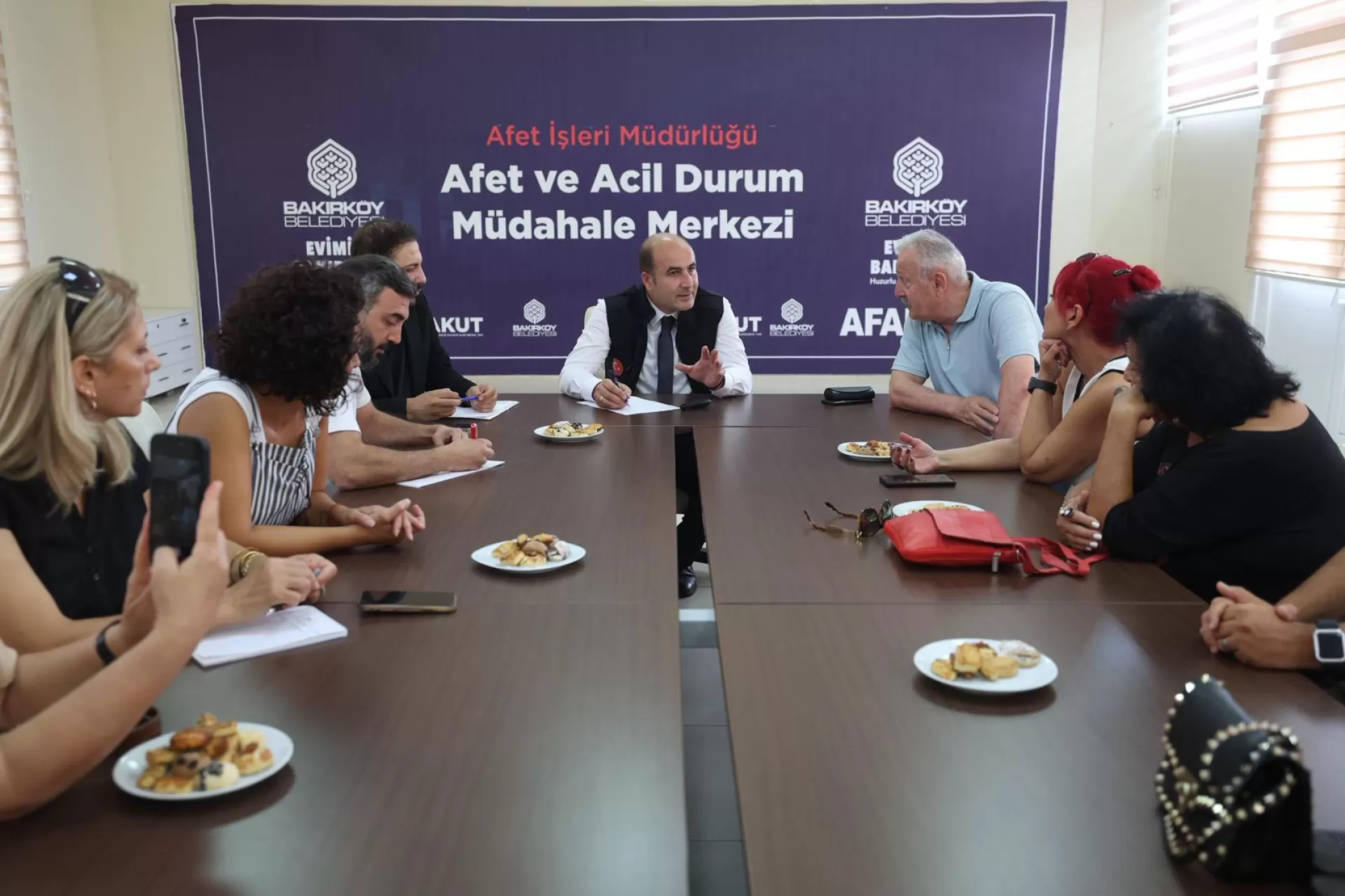 BAKIRKÖY’DE MUHTARLARLA DEPREM HAZIRLIK TOPLANTISI