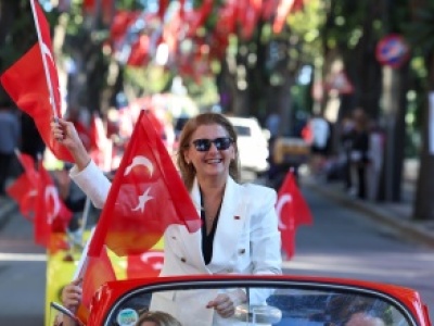 BAKIRKÖY’DE VOSVOSLARLA CUMHURİYET KONVOYU