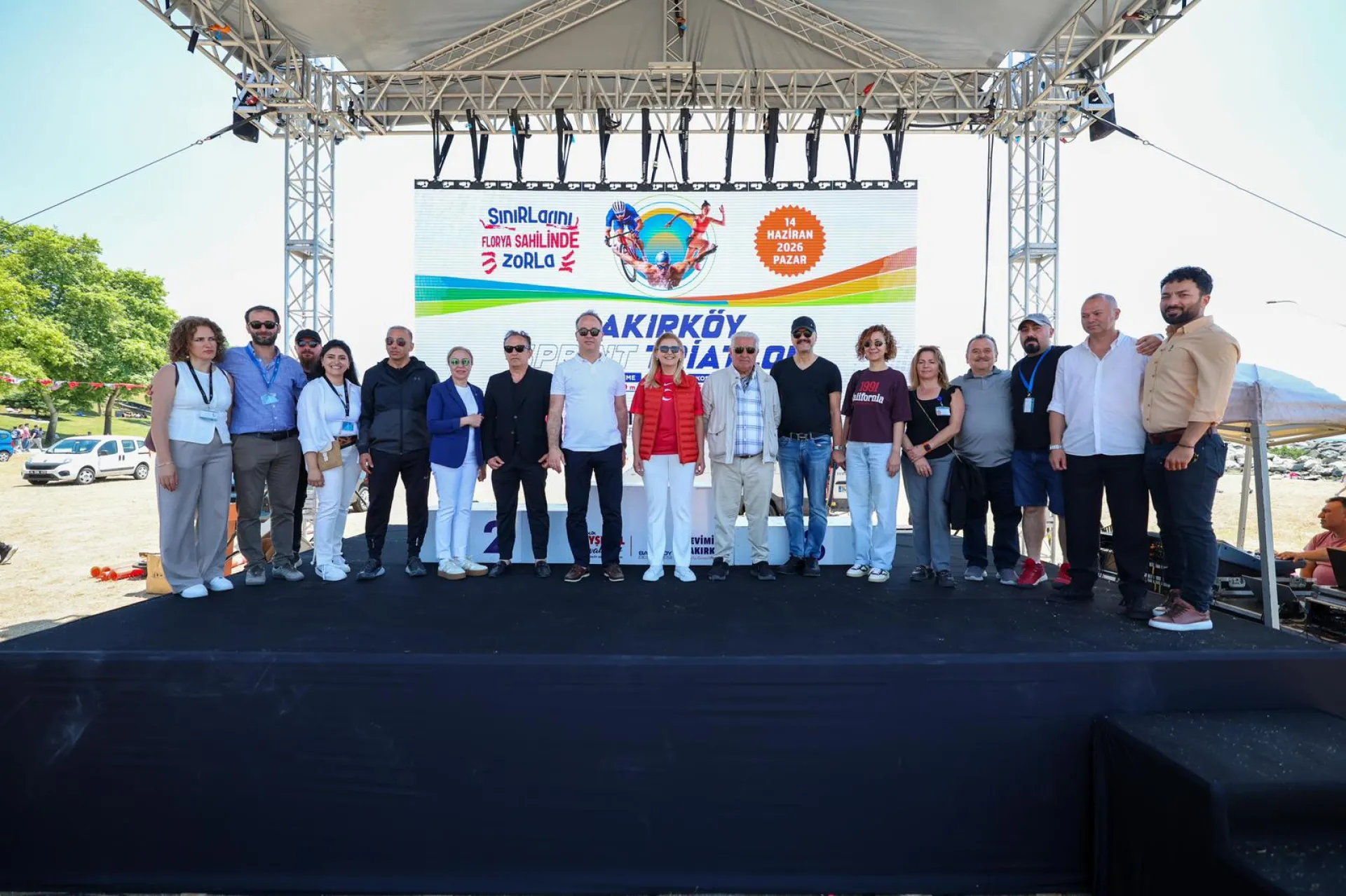 FLORYA SAHİLİ’NDE NEFES KESEN TRİATLON HEYECANI