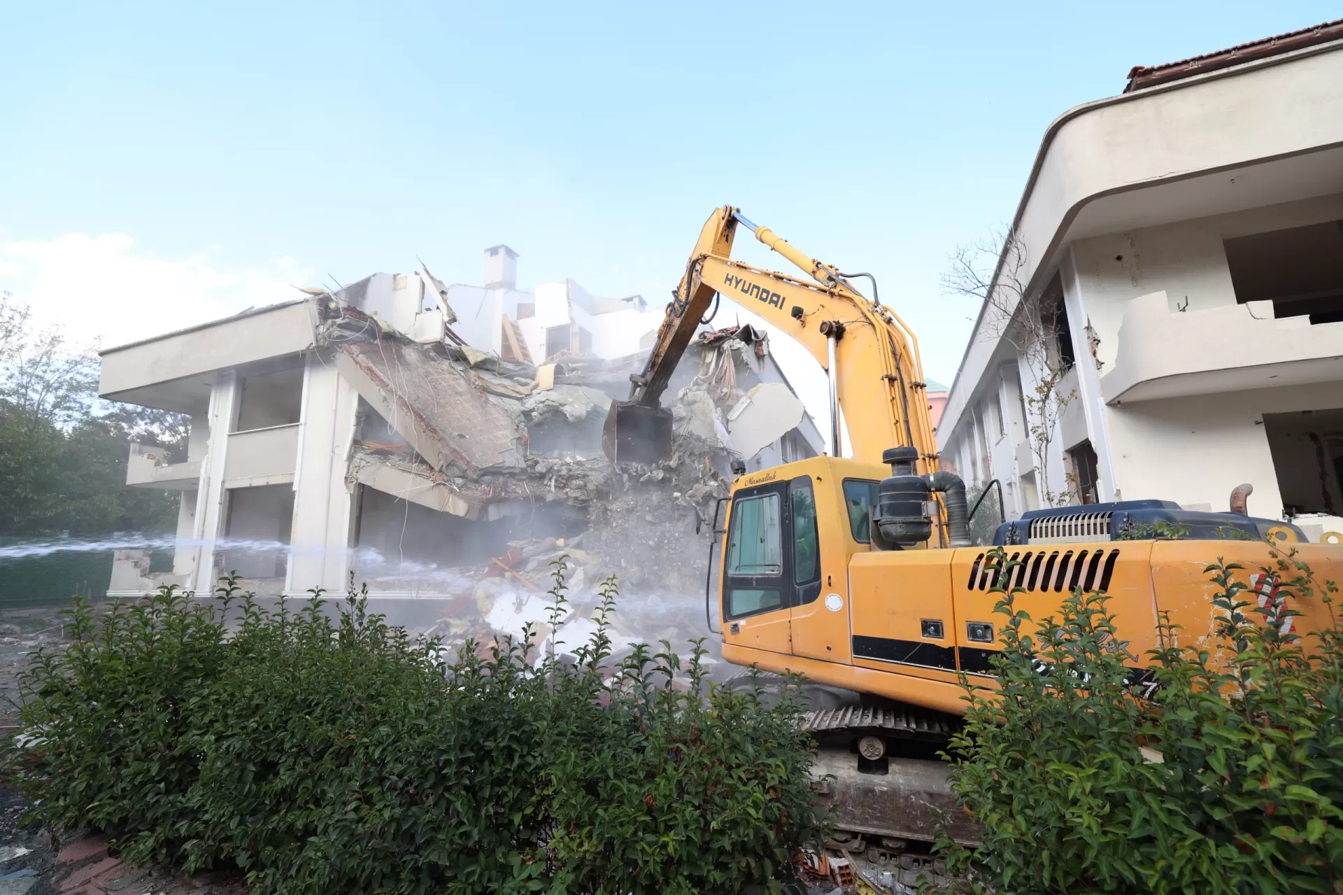 BAKIRKÖY’DE RİSKLİ BİNALAR GÜVENLİ HALE GELİYOR