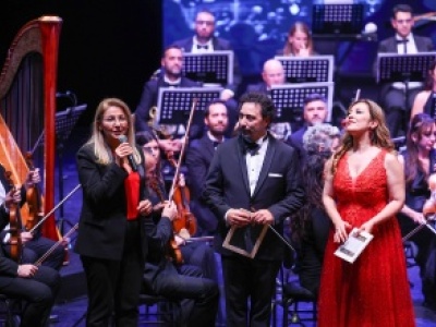 EFSANE SOPRANO LEYLA GENCER BAKIRKÖY’DE ANILDI