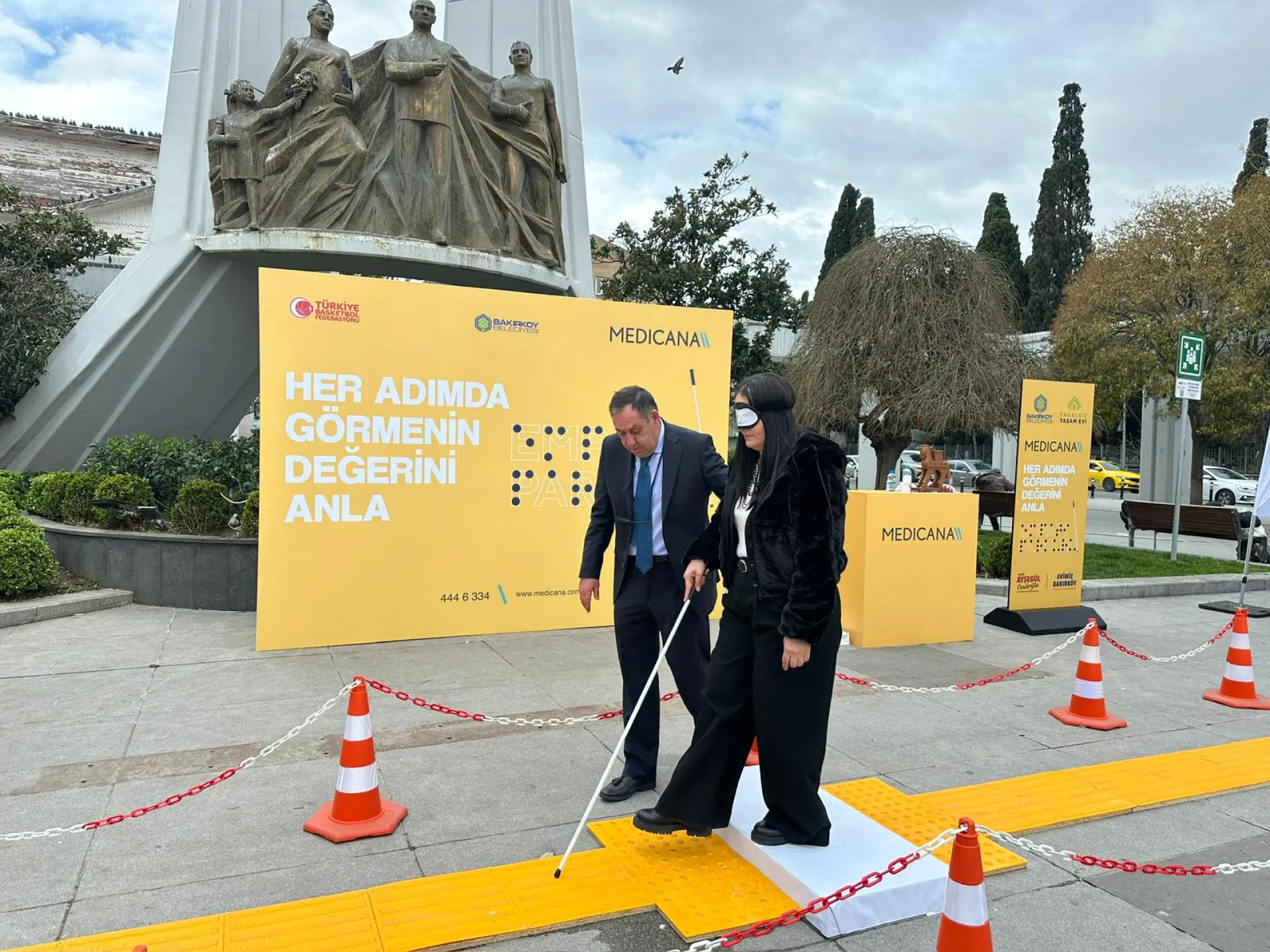 BAKIRKÖY’DE GÖRME ENGELLİLERLE EMPATİ DENEYİMİ