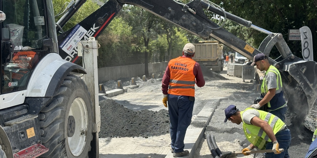 Yamaç Sokakta Yol Ve Tretuvar Çalışması