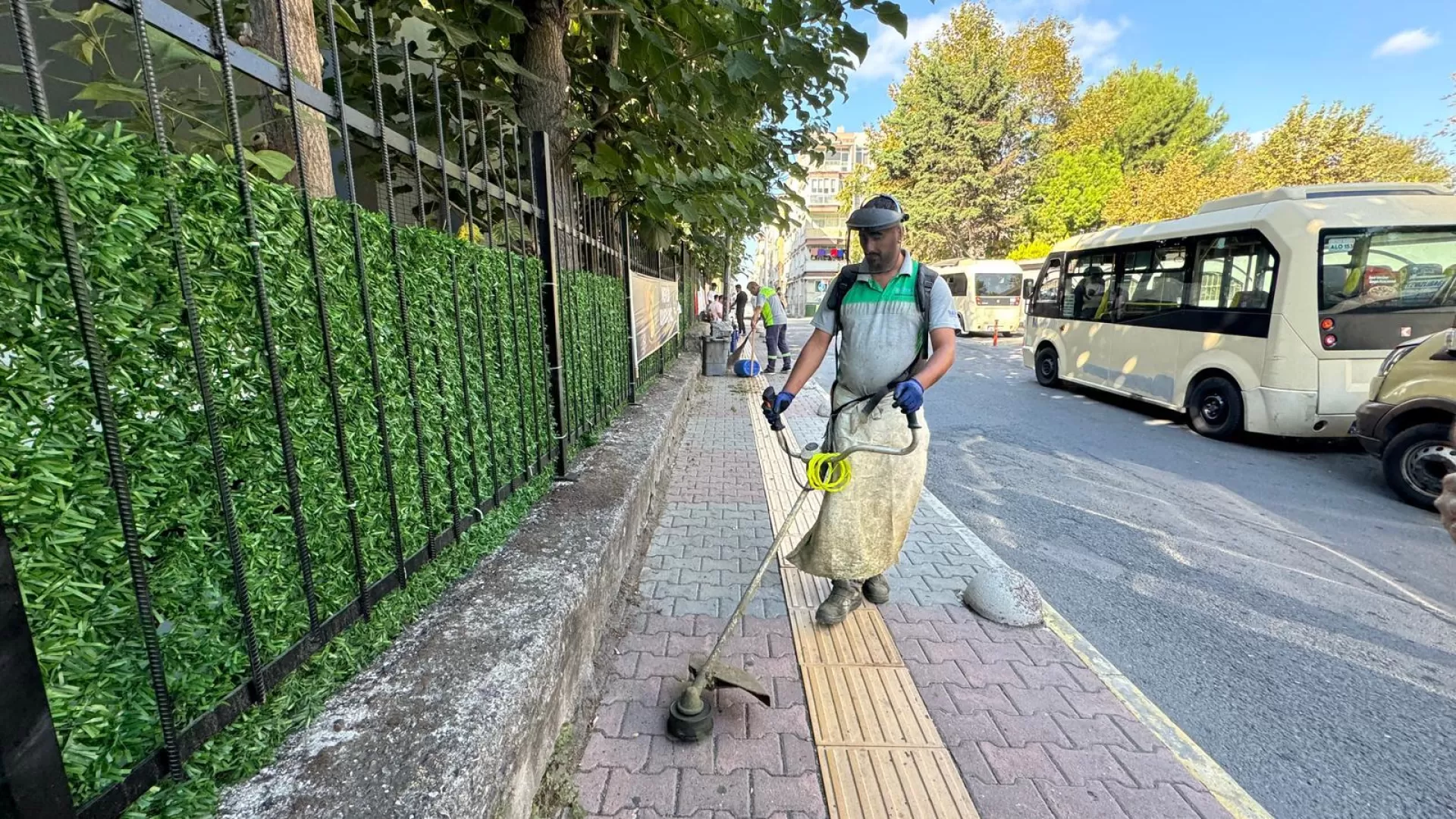 BAKIRKÖY'DE TEMİZLİK SEFERBERLİĞİ SÜRÜYOR