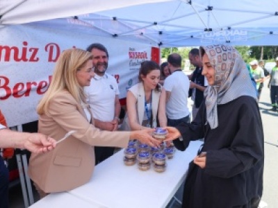 BAKIRKÖY BELEDİYESİ’NDEN BİNLERCE KİŞİYE AŞURE İKRAMI
