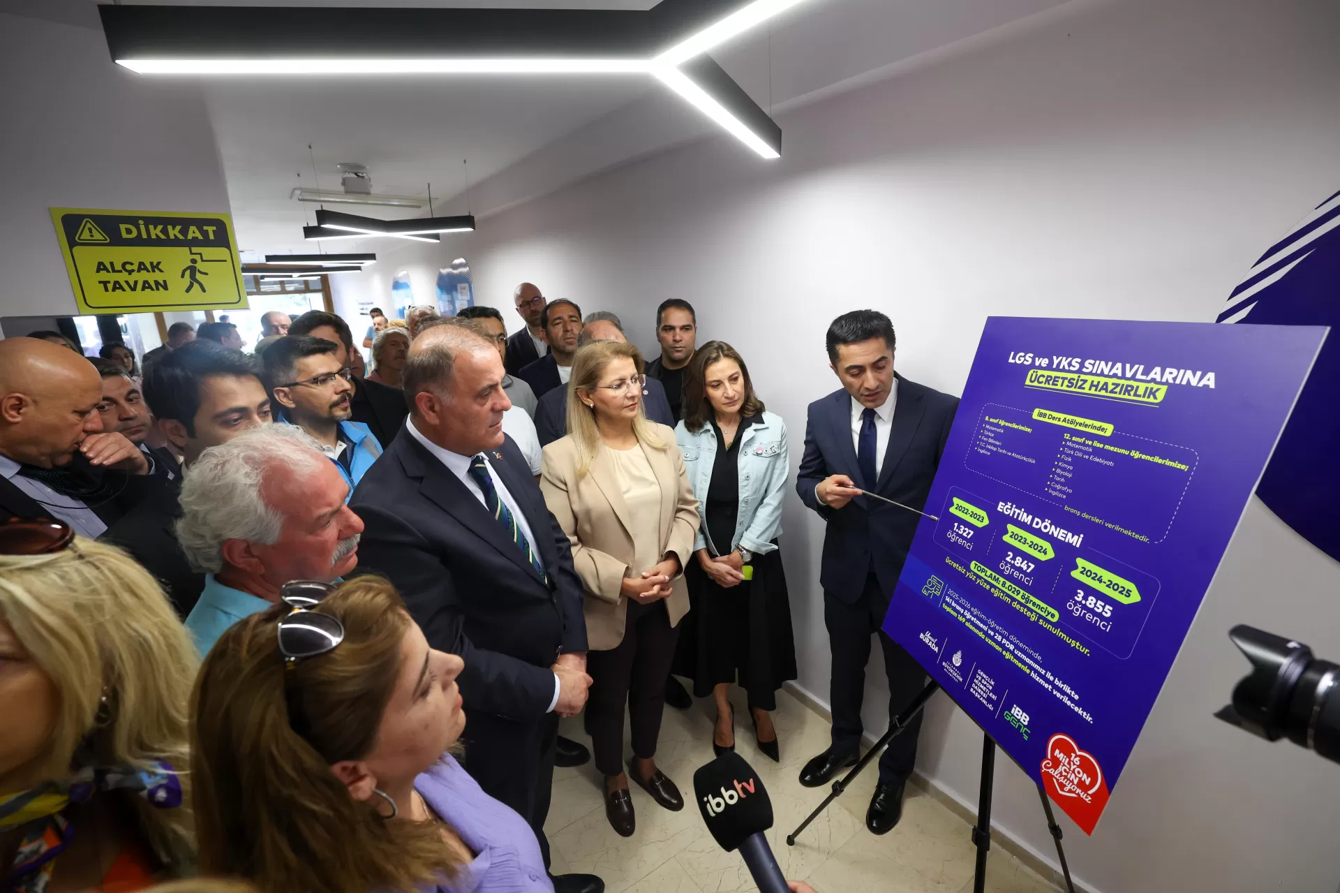 BAŞKAN OVALIOĞLU VE İBB BAŞKAN VEKİLİ ASLAN, ÖĞRENCİLERLE BULUŞTU