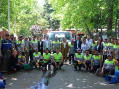 BAKIRKÖY'DE TEMİZLİK SEFERBERLİĞİ TÜM HIZIYLA SÜRÜYOR