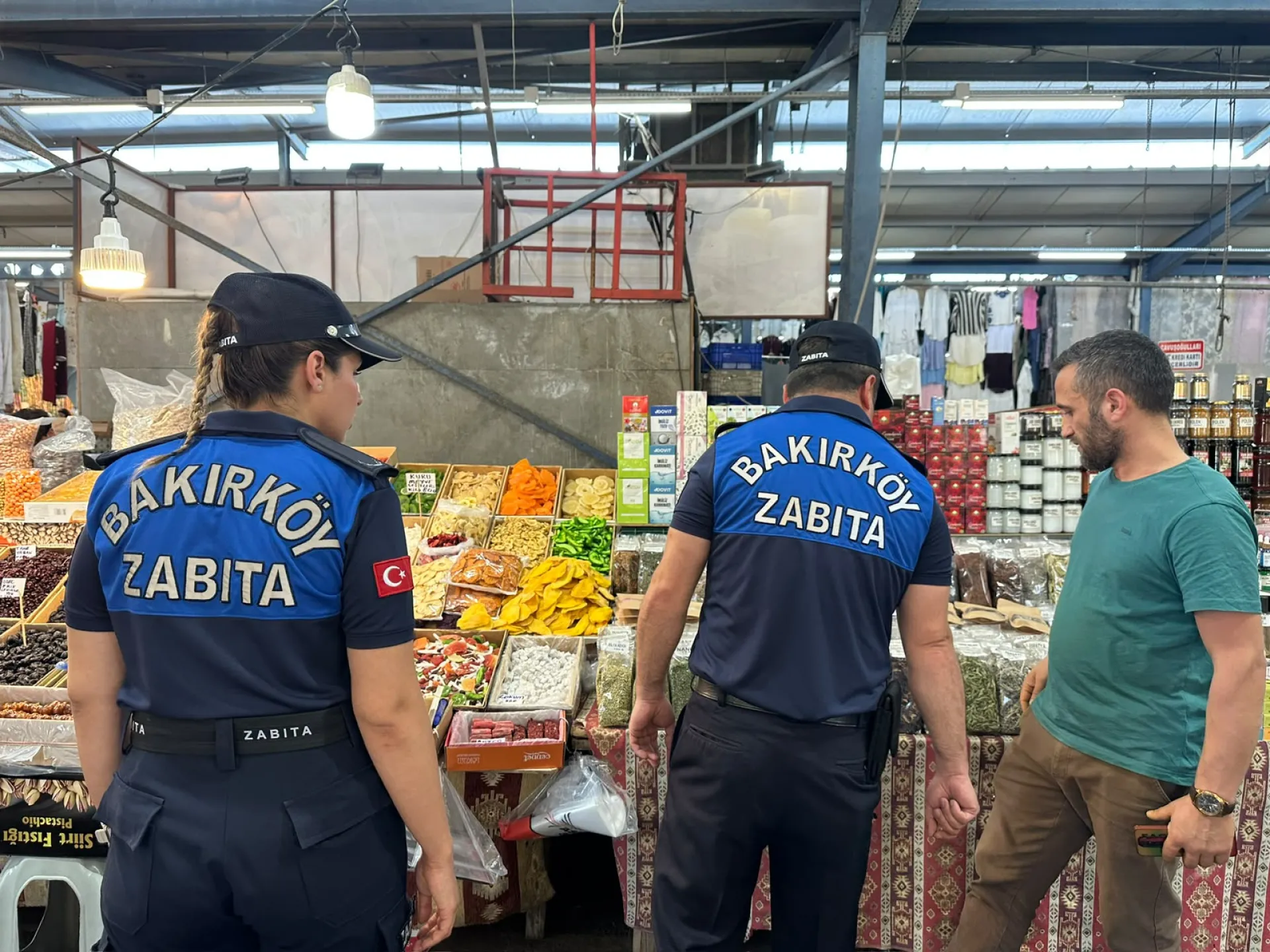 BAKIRKÖY ZABITASINDAN PAZARLARDA SIKI DENETİM