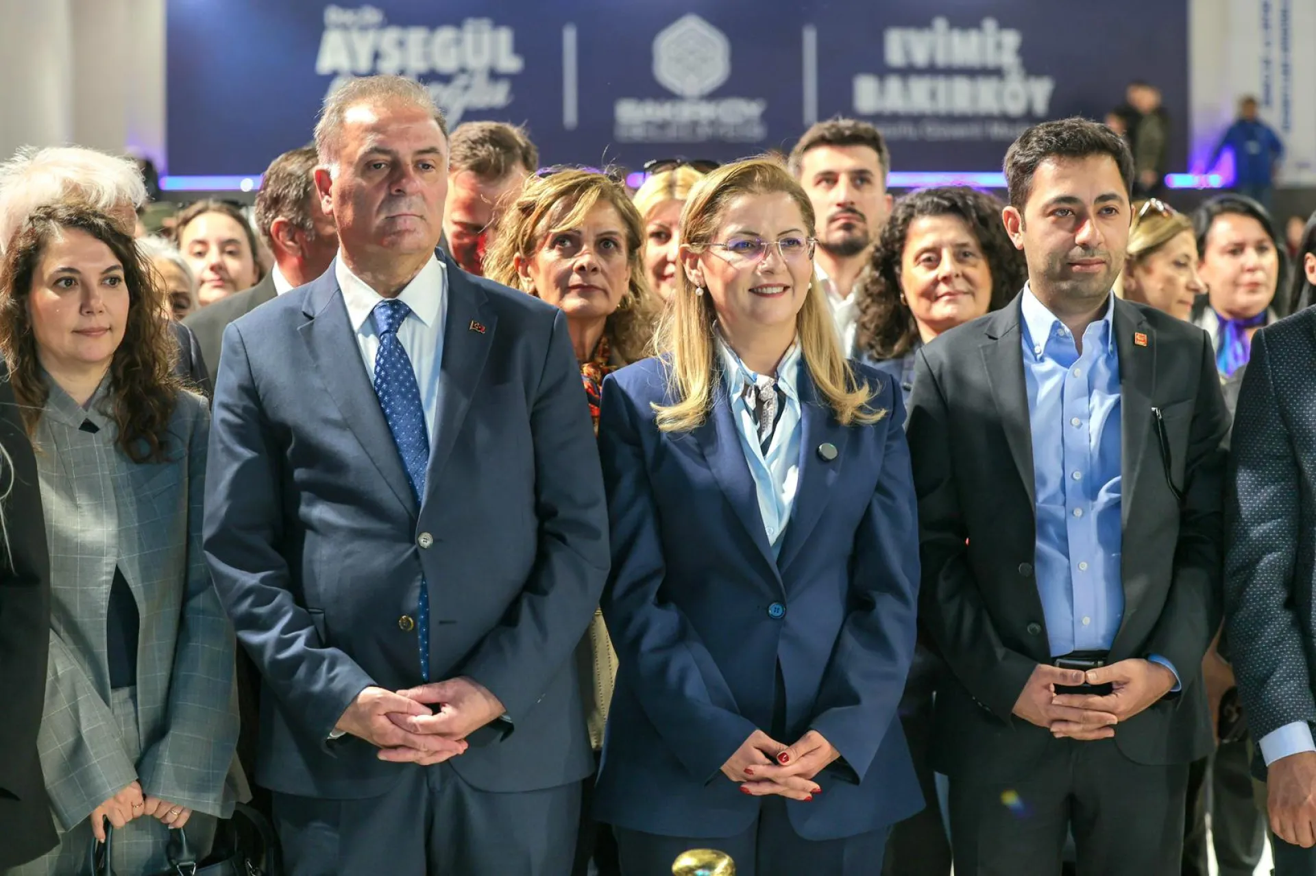 BAKIRKÖY BELEDİYESİ YÜZME HAVUZU YENİLENEN YÜZÜYLE AÇILDI