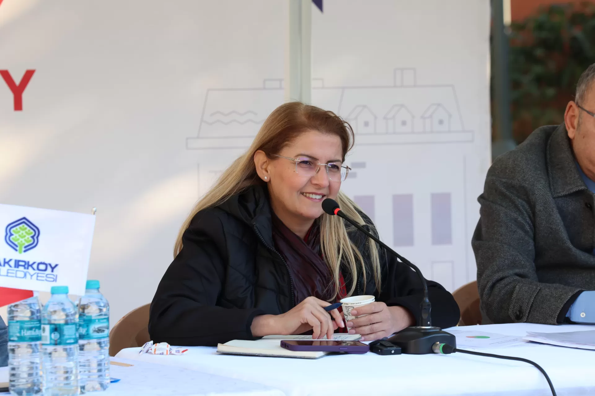 ‘EVİMİZ BAKIRKÖY MAHALLE BULUŞMALARI’ VATANDAŞLARIN SESİ OLMAYA DEVAM EDİYOR