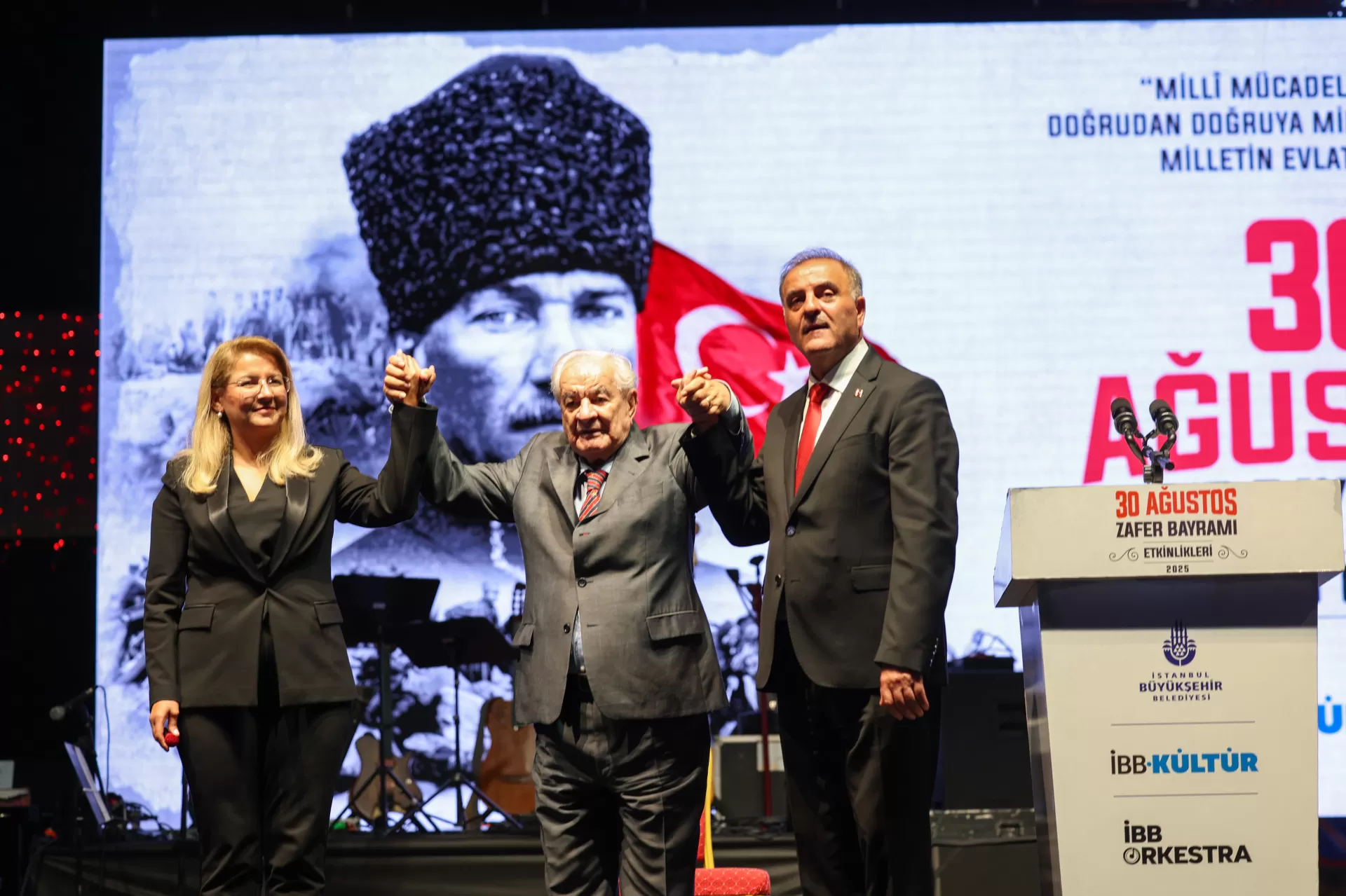 BÜYÜK ZAFER BAKIRKÖY’DE COŞKUYLA KUTLANDI