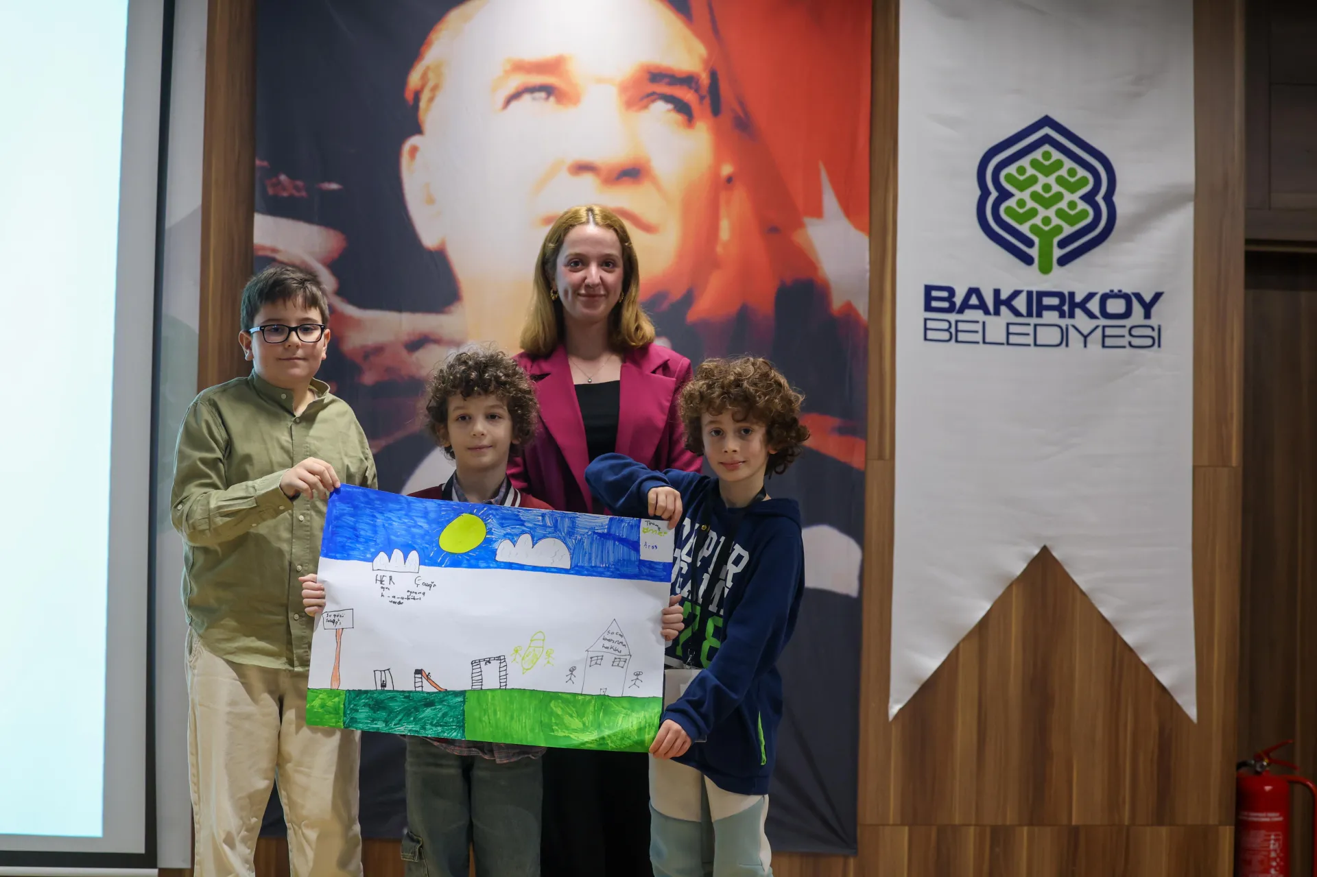 BAKIRKÖY’ÜN MİNİK MECLİS ÜYELERİ “YUVARLAK MASA”DA TOPLANDI