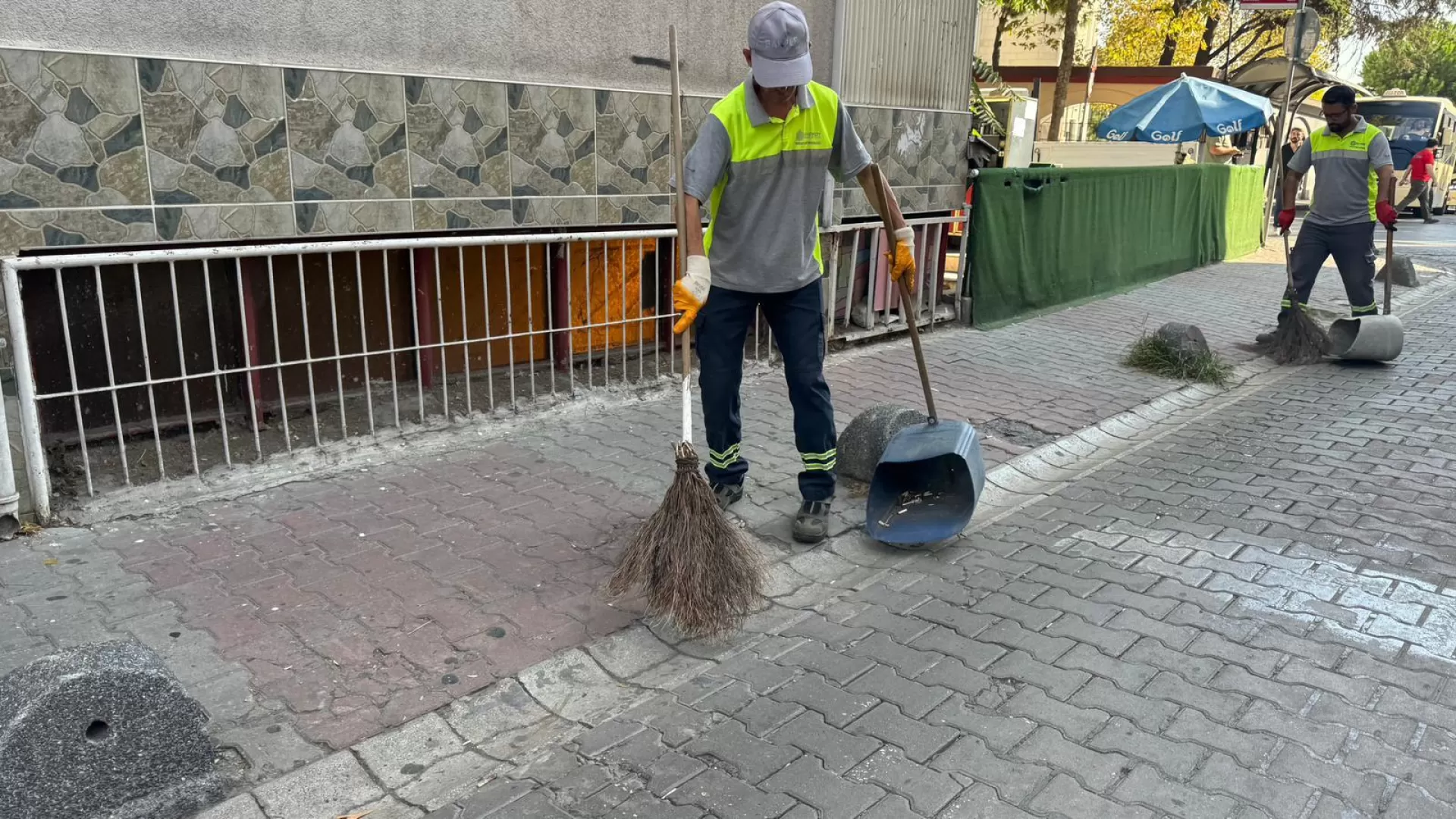 BAKIRKÖY'DE TEMİZLİK SEFERBERLİĞİ SÜRÜYOR