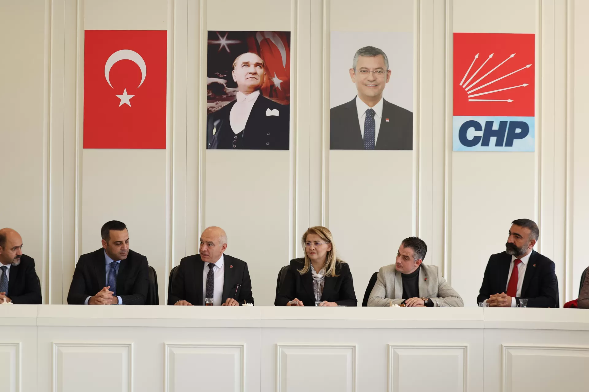 BAŞKAN OVALIOĞLU ESENYURT’TA DEMOKRASİ NÖBETİ TUTTU