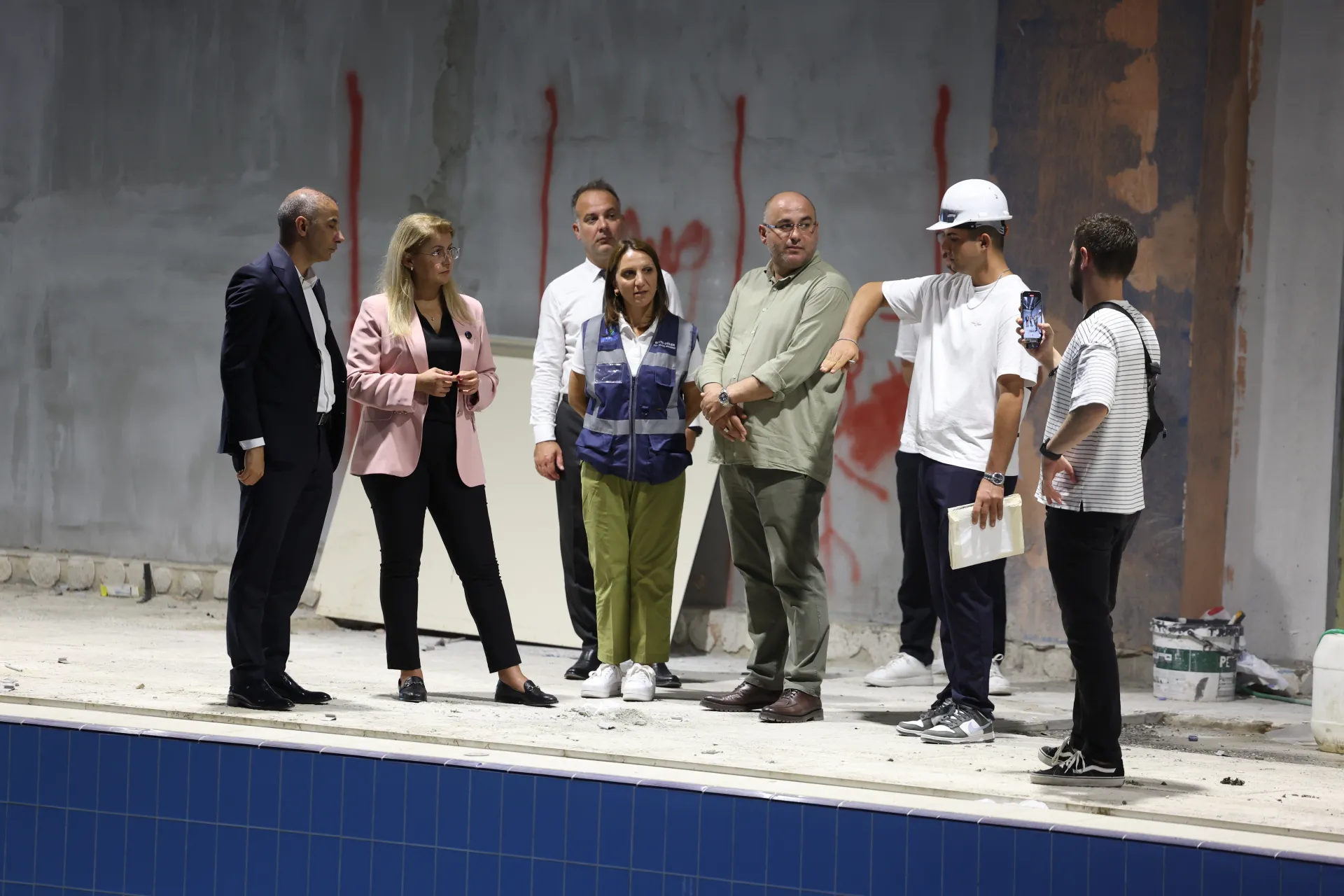 BAKIRKÖY'ÜN YOLLARI YENİLENİYOR, ALTYAPISI GÜÇLENİYOR